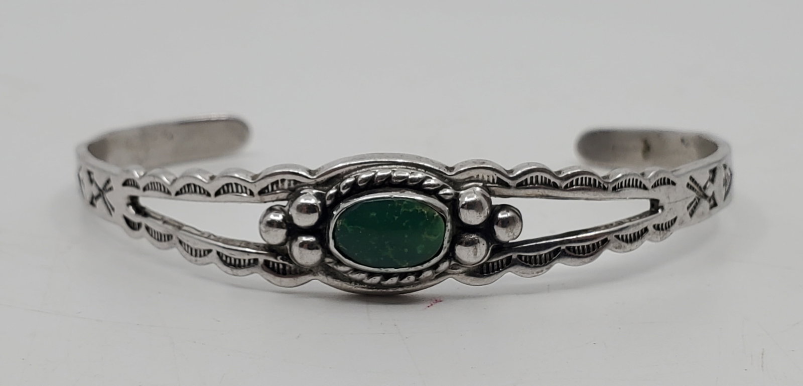 Maisels Indian Trading Post, Navajo Sterling Silver Green Stone Cuff Bracelet (1 of 7)