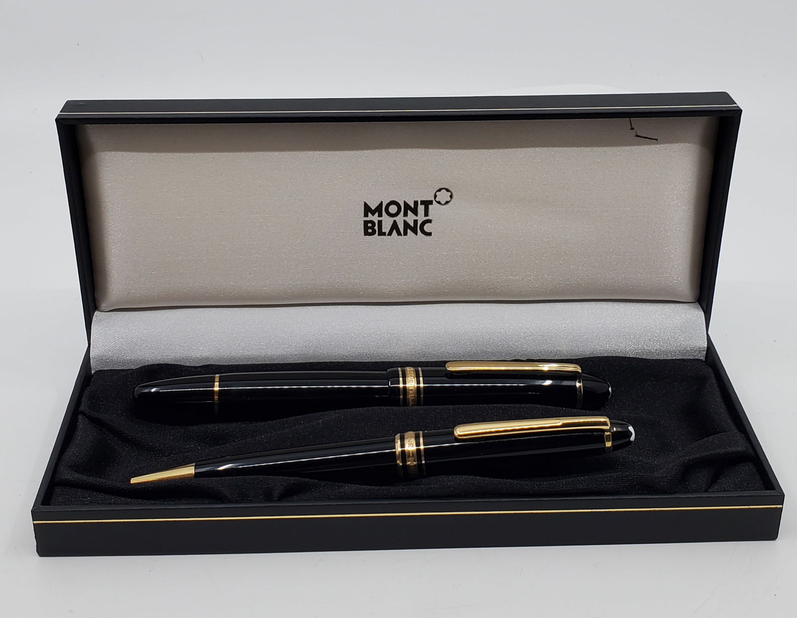 Montblanc Meisterstuck No 146, Set of 2 pencils, fountain pen and ballpoint pen, in it's original (1 of 14)
