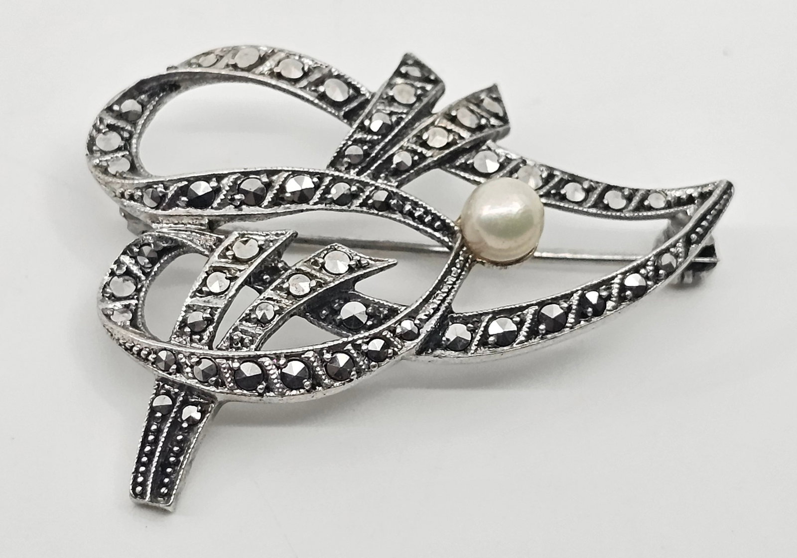 Vintage BIRKS, Sterling Silver Marcasites and Pearl Brooch: Sterling Silver Brooch, set with Marcasites and a pearl, signed on the back Sterling Silver Birks 1 3/4" x 1 1/2" Weight: 6,6 g