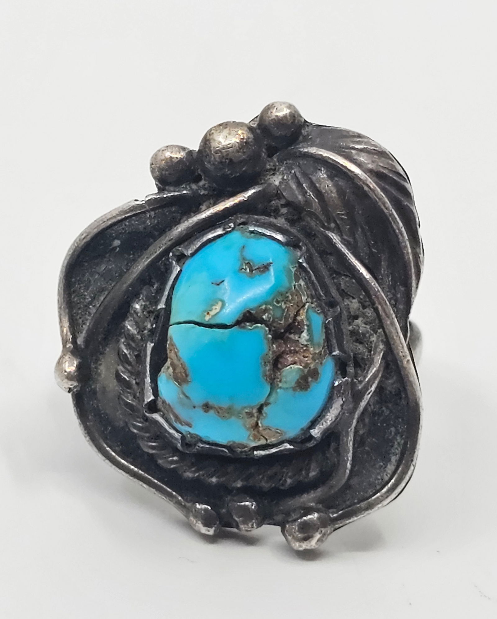 Vintage Navajo Sterling Silver RIng set with a turquoise, signed EZ (1 of 6)