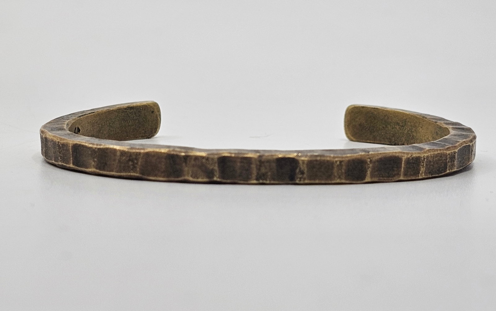 Studebaker, Pittsburgh Copper hand hamered Cuff Bracelet: Hand Hamered Cuff Bracelet, signed Studebaker Pittsburgh 3" x 2" Weight: 26,9 g