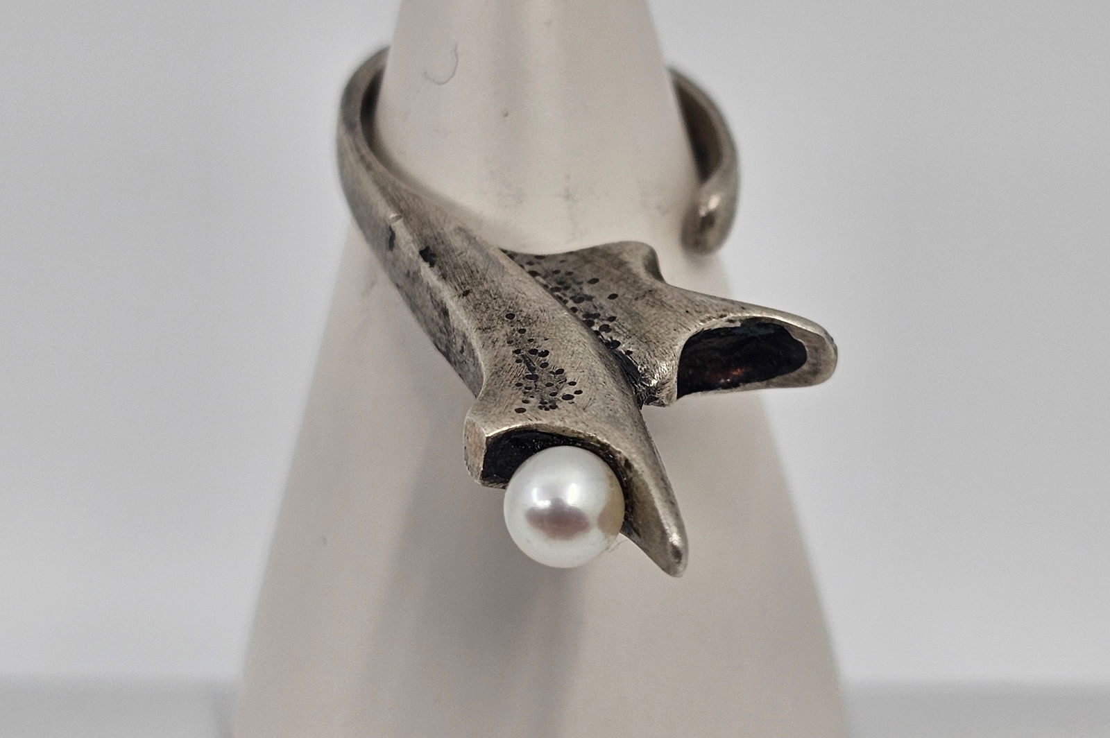 Modernist Sterling silver Pearl Ring (1 of 6)
