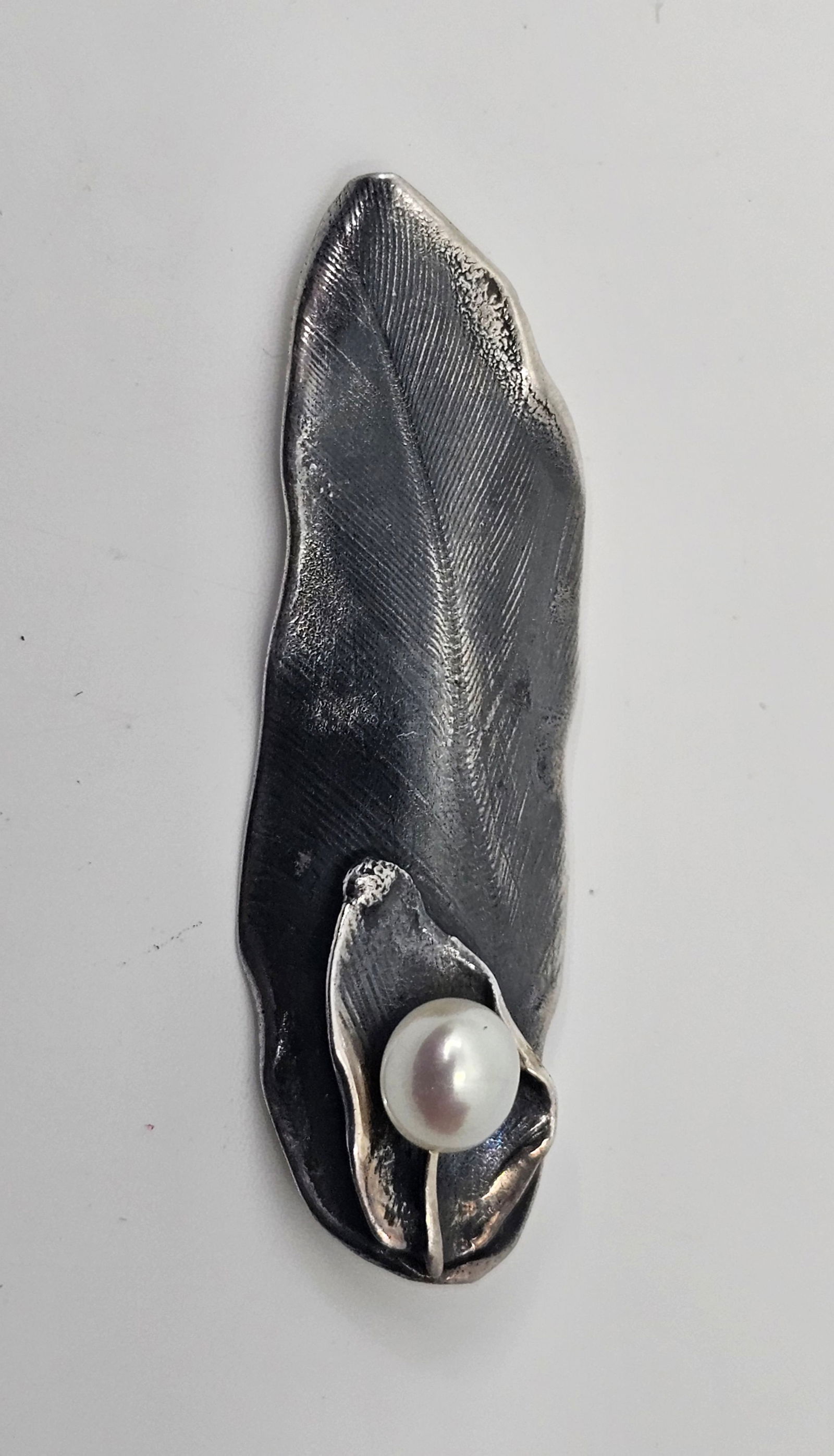 Modernist Sterling Silver Brooch set with a pearl (1 of 8)