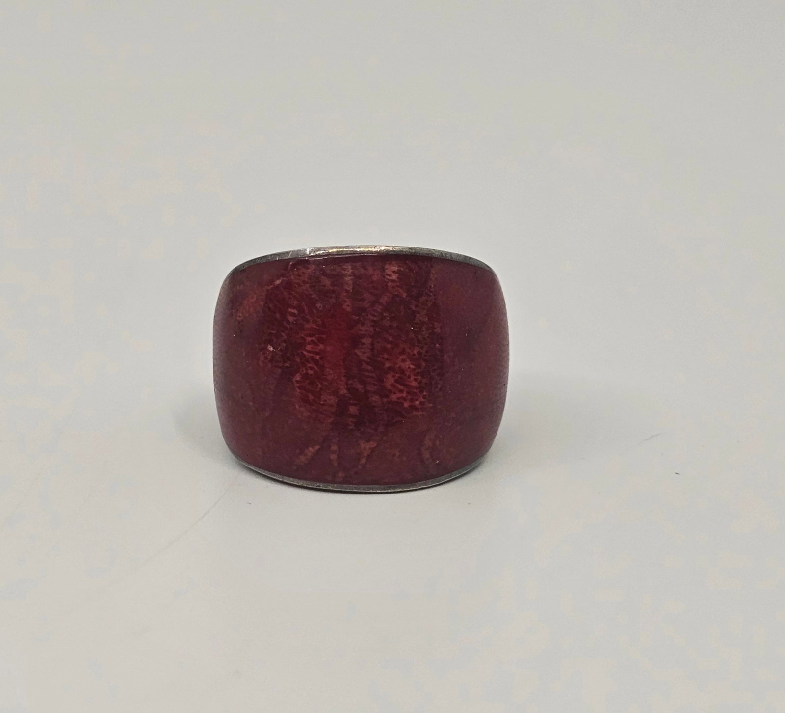 Vintage Sterling Silver Red Coral Ring: Sterling Silver Red Coral Ring, signed inside GLP 925 Size: 8 Weight: 5,8 g