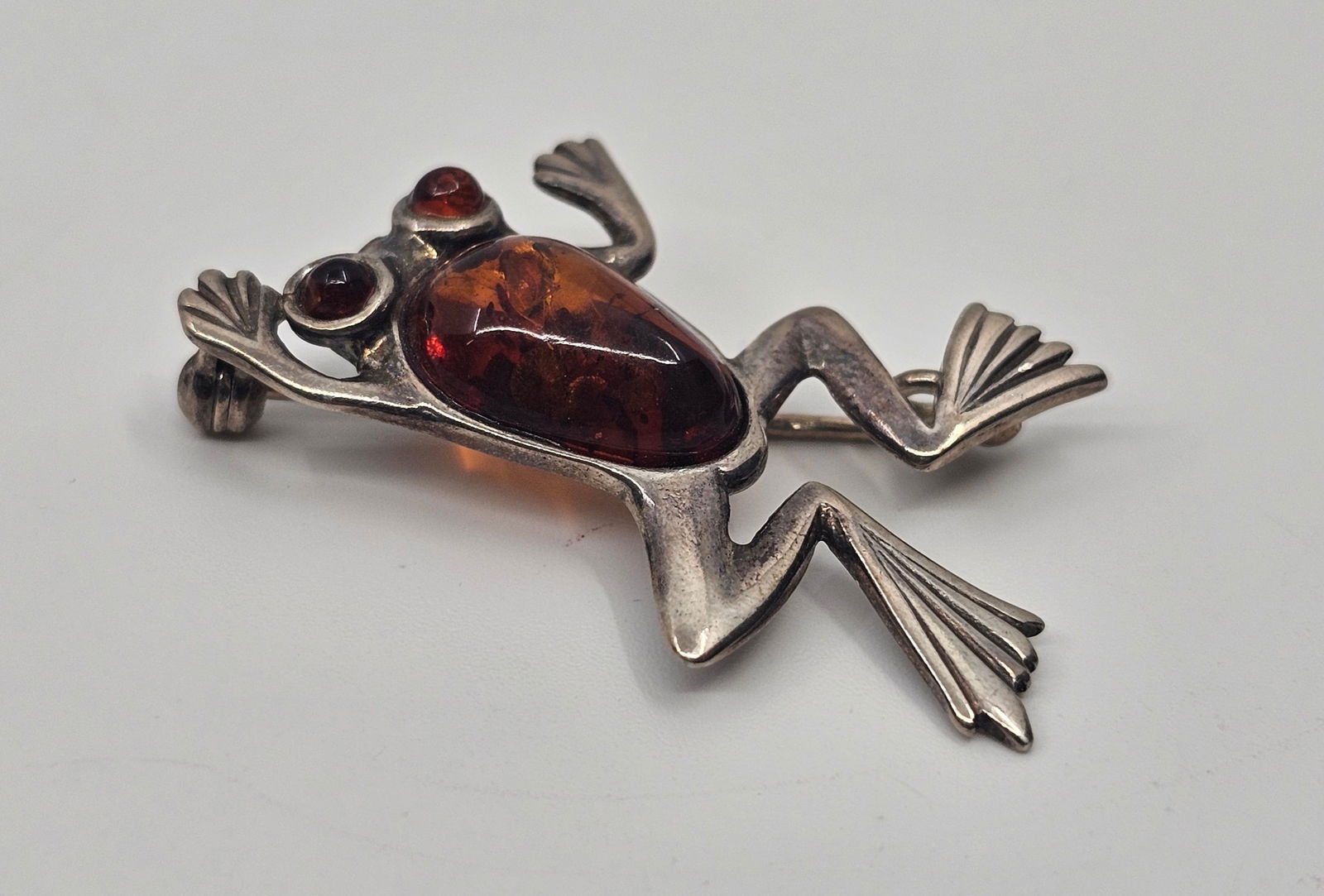 Vintage Sterling Silver Frog Amber Brooch (1 of 5)
