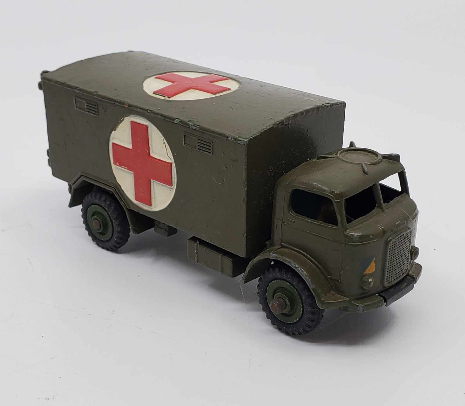 Vintage DINKY TOYS Original Paint MILITARY AMBULANCE 626 (1 of 6)