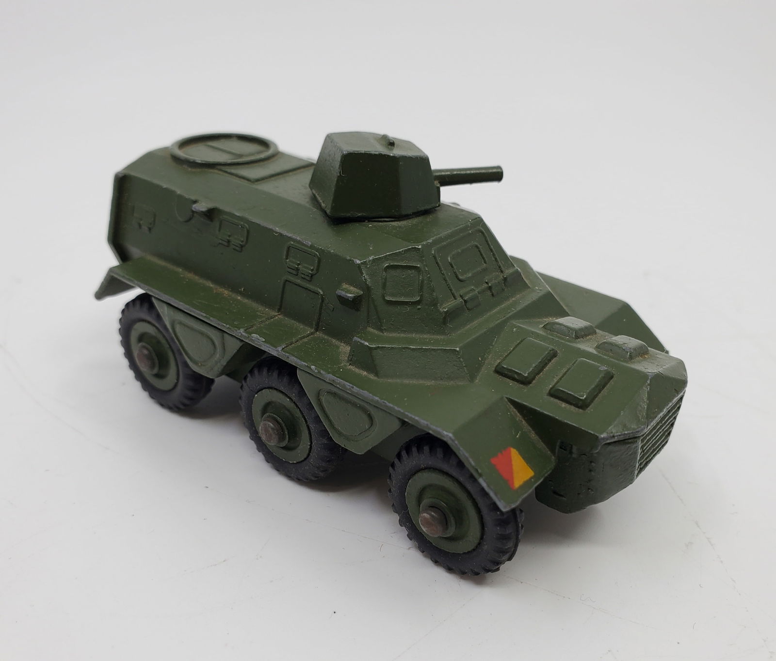 Vintage DINKY TOYS Original Paint ARMOURED PERSONNEL CARRIER 676 (1 of 6)