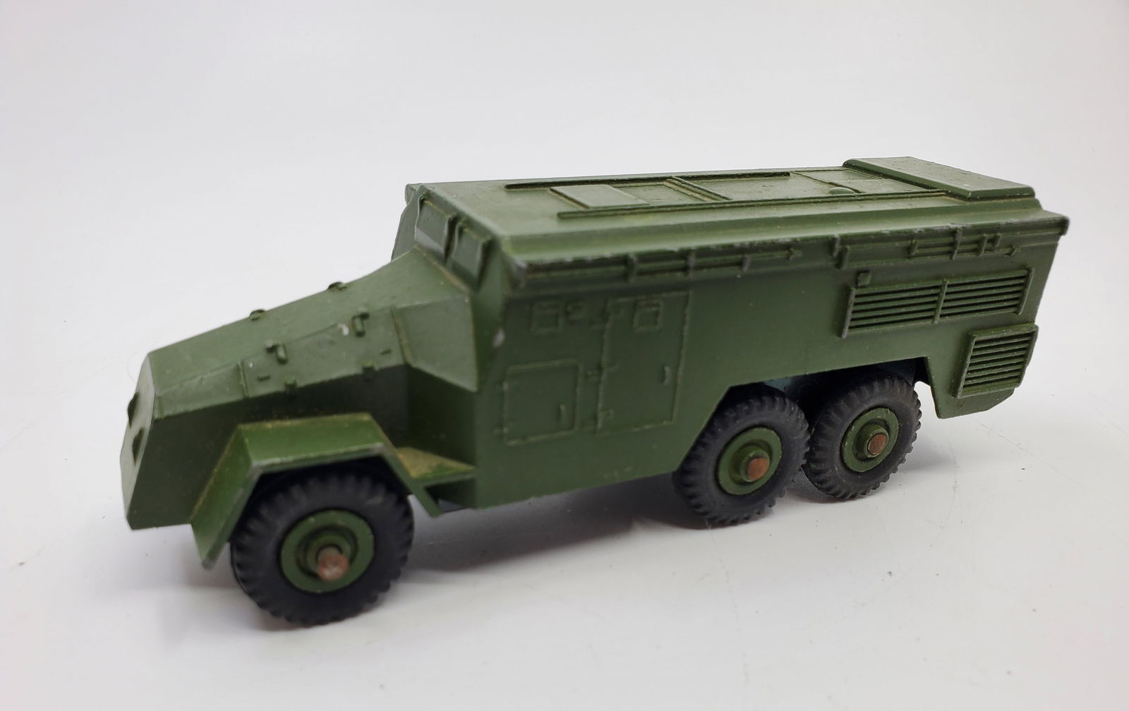 Vintage DINKY TOYS Original Paint Armoured Command Vehicle 677 (1 of 7)