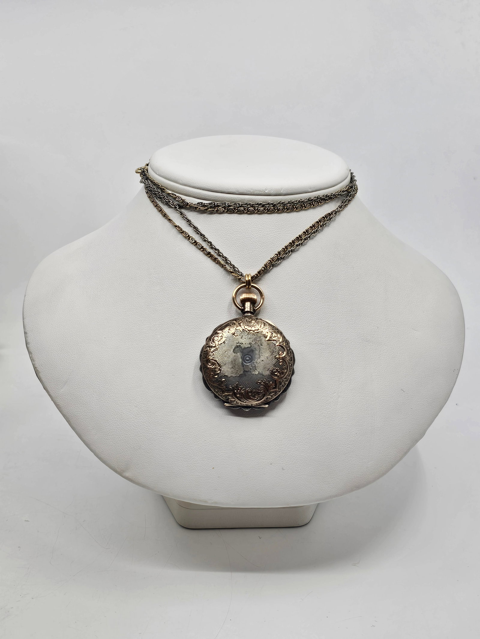 Waltham Grade No. 62 (1892) Ladies Pocket Watch Sterling Silver Guilted Case (1 of 10)