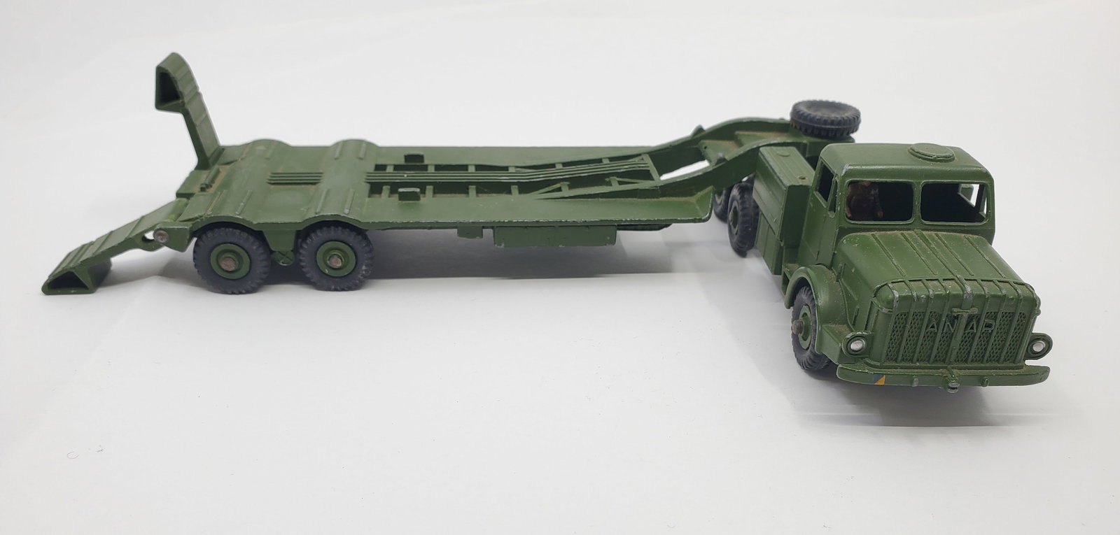 Vintage DINKY SUPERTOYS TANK TRANSPORTER 660 Original Paint (1 of 7)