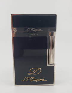 S. T. DUPONT Paris Laque de Chine Lighter: 10.3 x 36.5 x 62 mm. Triple signed. Black Laquer de Chine with silver colored trim. Nearly new.