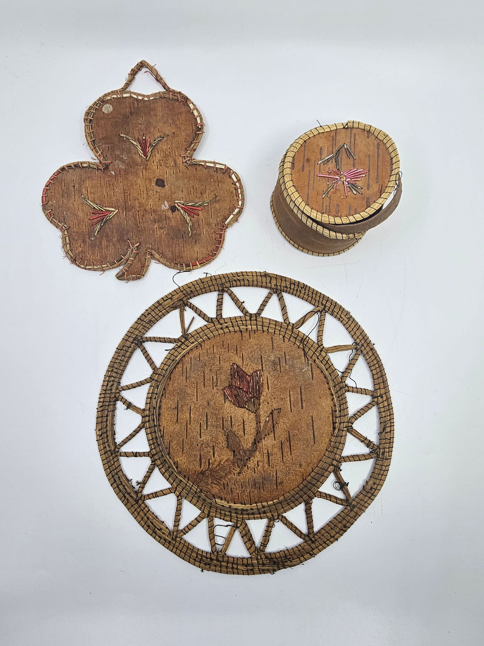 Set of 3 Antique Navite Birch Decoration: Set of 3 Antique Navite Birch Decoration including, a small box, a clover wall decoration, and a large coaster