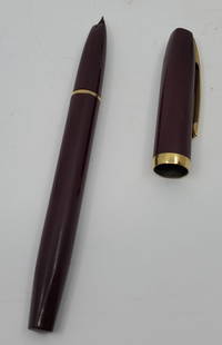 Sheaffer Vintage Red Fountain Pen with 14K Gold Nib: Titre : Sheaffer Vintage Red Fountain Pen with 14K Gold Nib Description (FR) : Plume Fontaine Sheaffer Rouge avec la pointe en or 14K Description (ENG) : Sheaffer Vintage Red Fountain Pen with 14K Gol