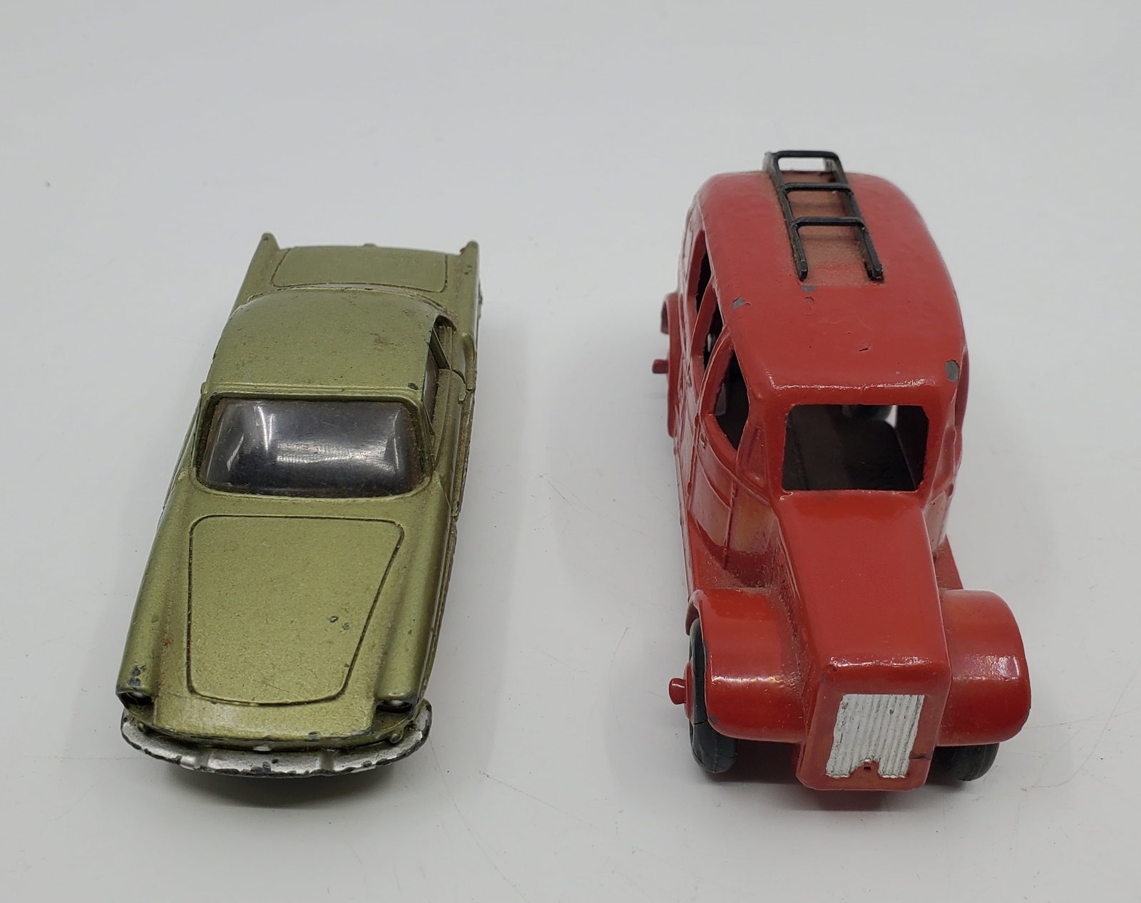 Set of 2 Dinky Toys Car toys, Original Paint (1 of 5)