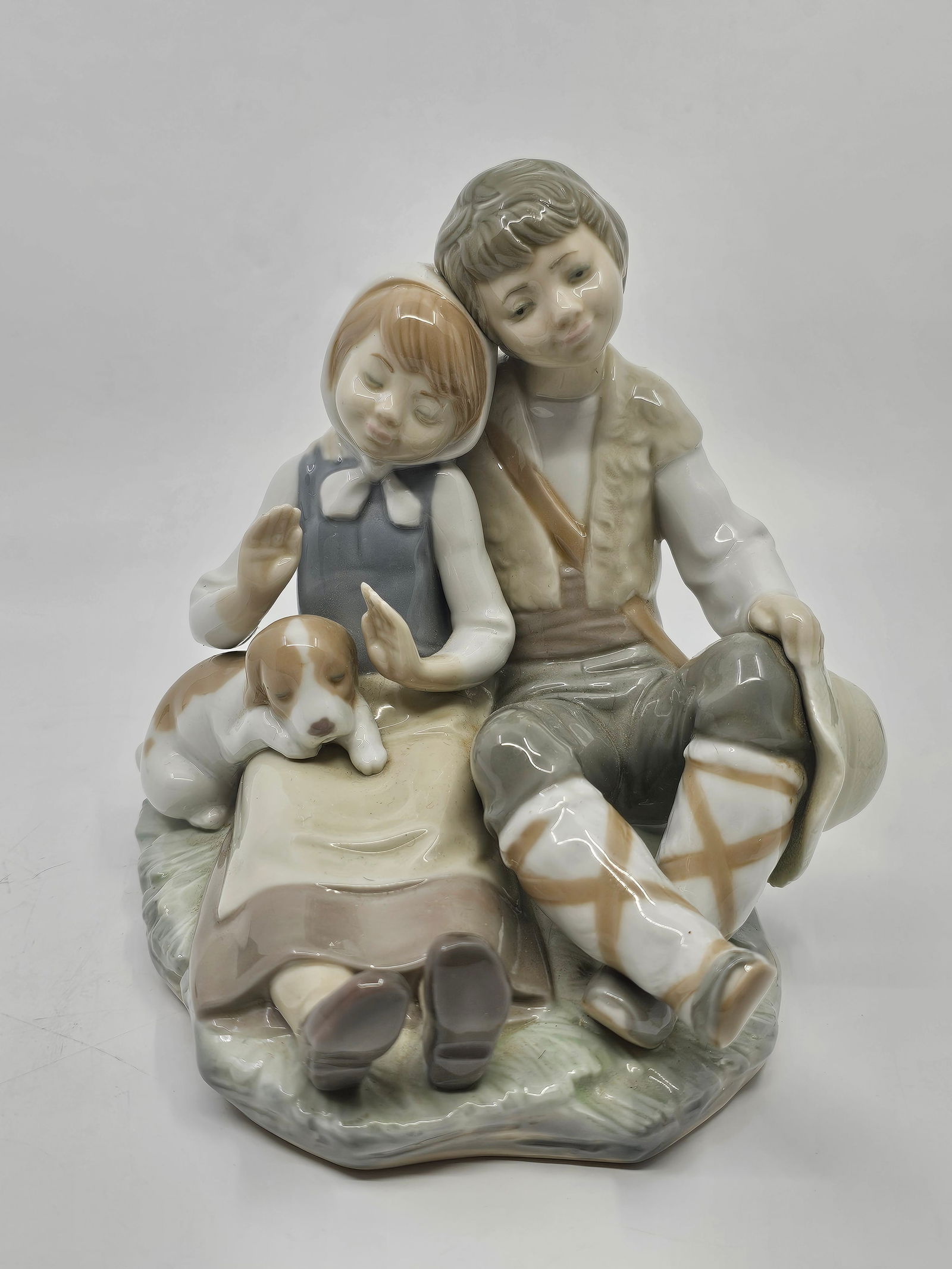 LLADRO Figurine #1230 Boy and Girl with Dog. (1 of 6)