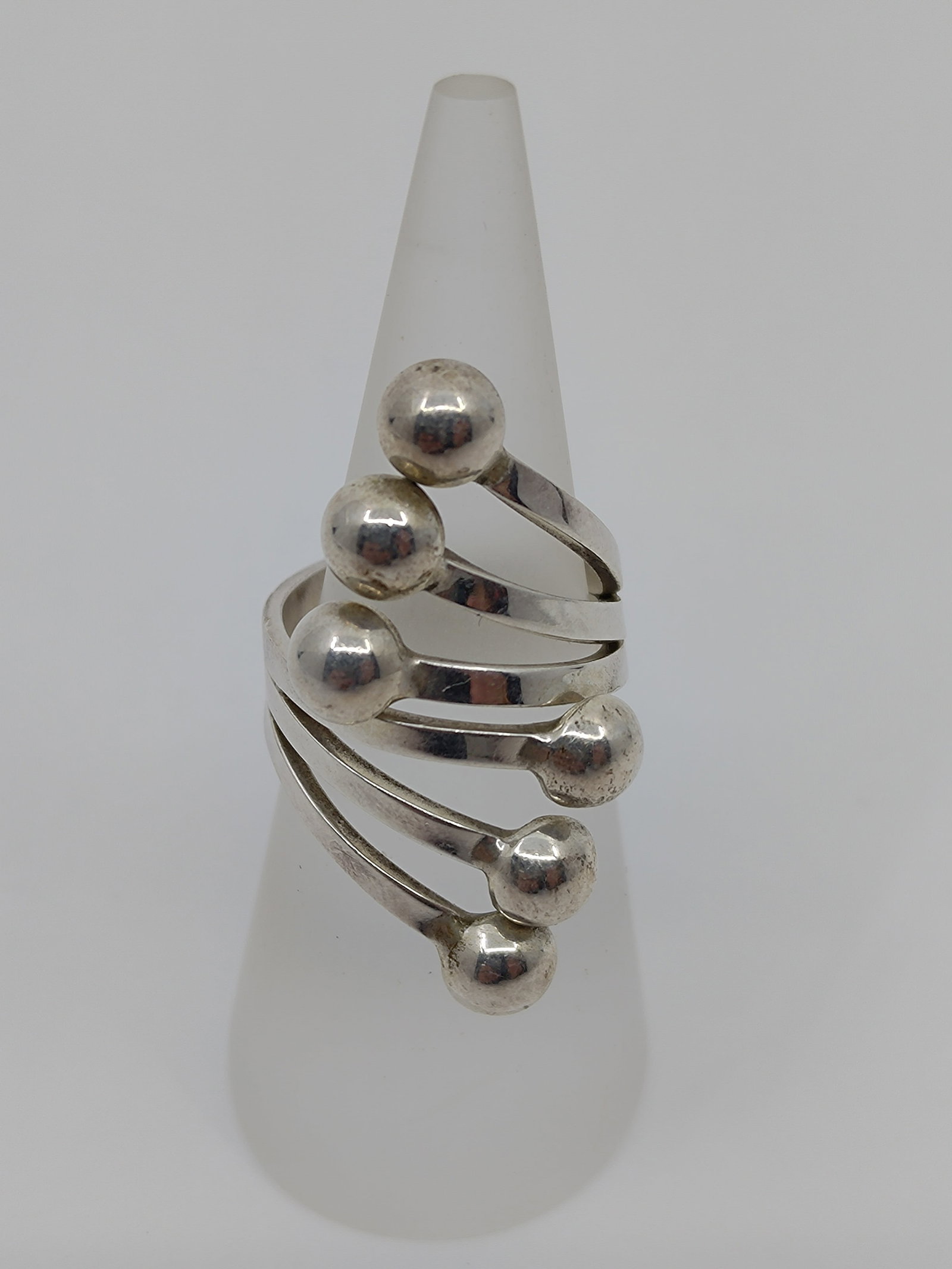 Modernist Sterling Silver Ring: Sterling Silver Modernist Ring, Marked inside 925 Size : 6 1/2 (Adjustable ) Weight: 9,2 g