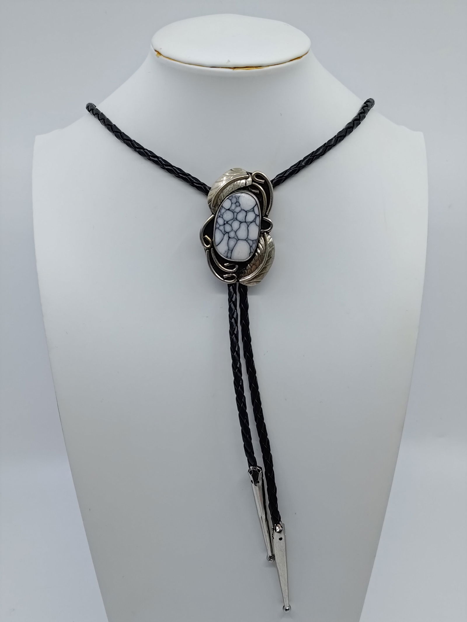 Vintage Navajo Bolo Tie (1 of 3)
