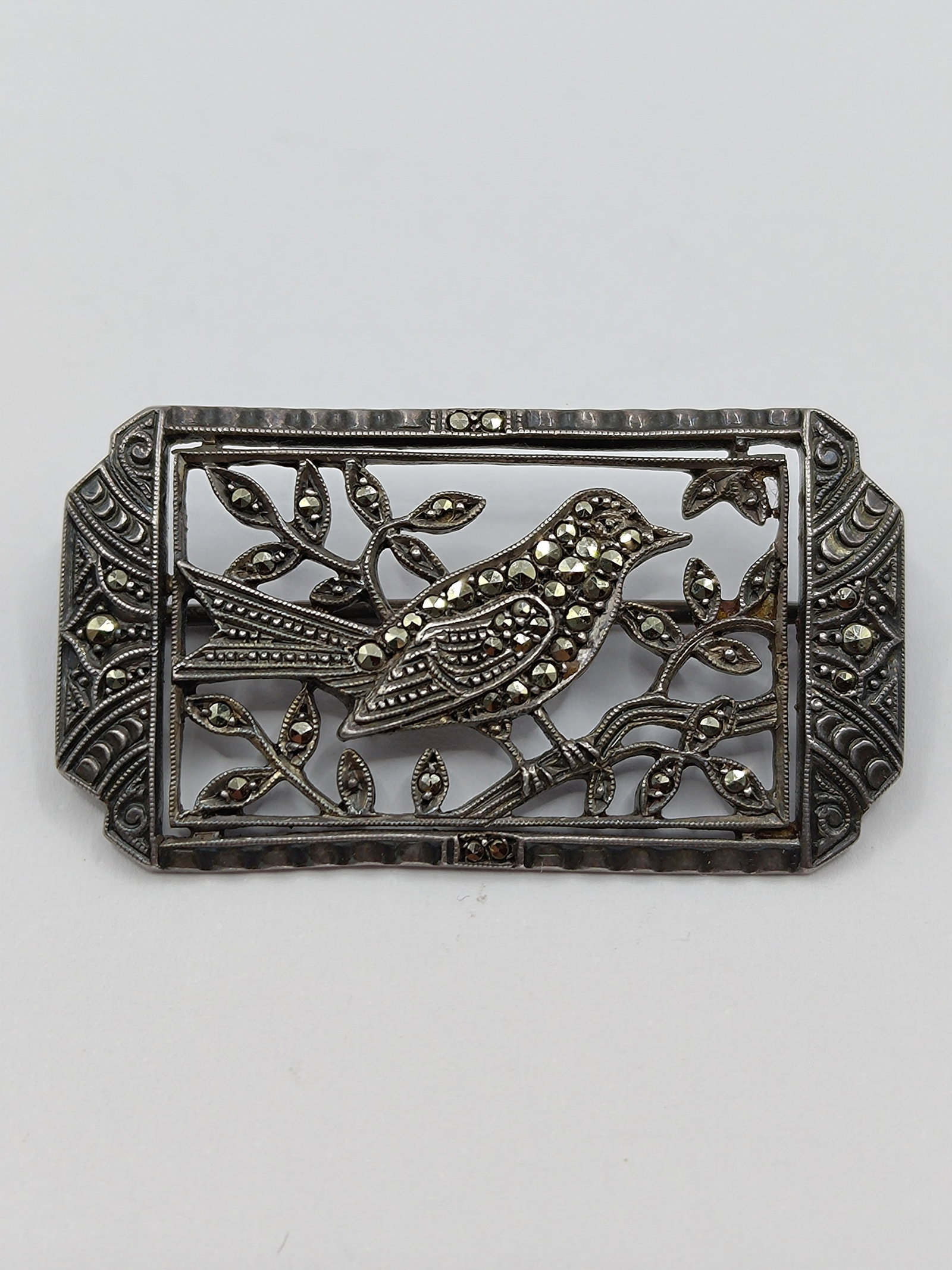 Art Deco Sterling Silver marcasites Bird Brooch: Sterling Silver Brooch set with Marcasites, unmarked 1 1/2" x 3/4" Weight: 7,8 g