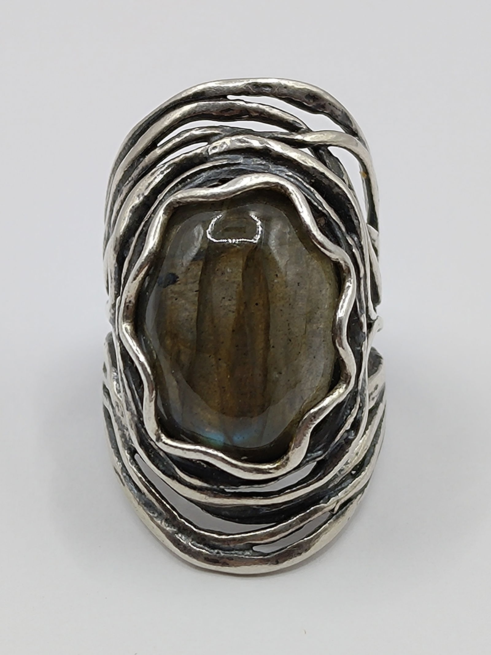 Shablool Didae, Israeli Modernist Sterling Silver Labradorite Ring: Sterling Silver Ring, set with a Labradorite, signed inside Didae Israel 295 Size : 6 Weight: 10.7 g