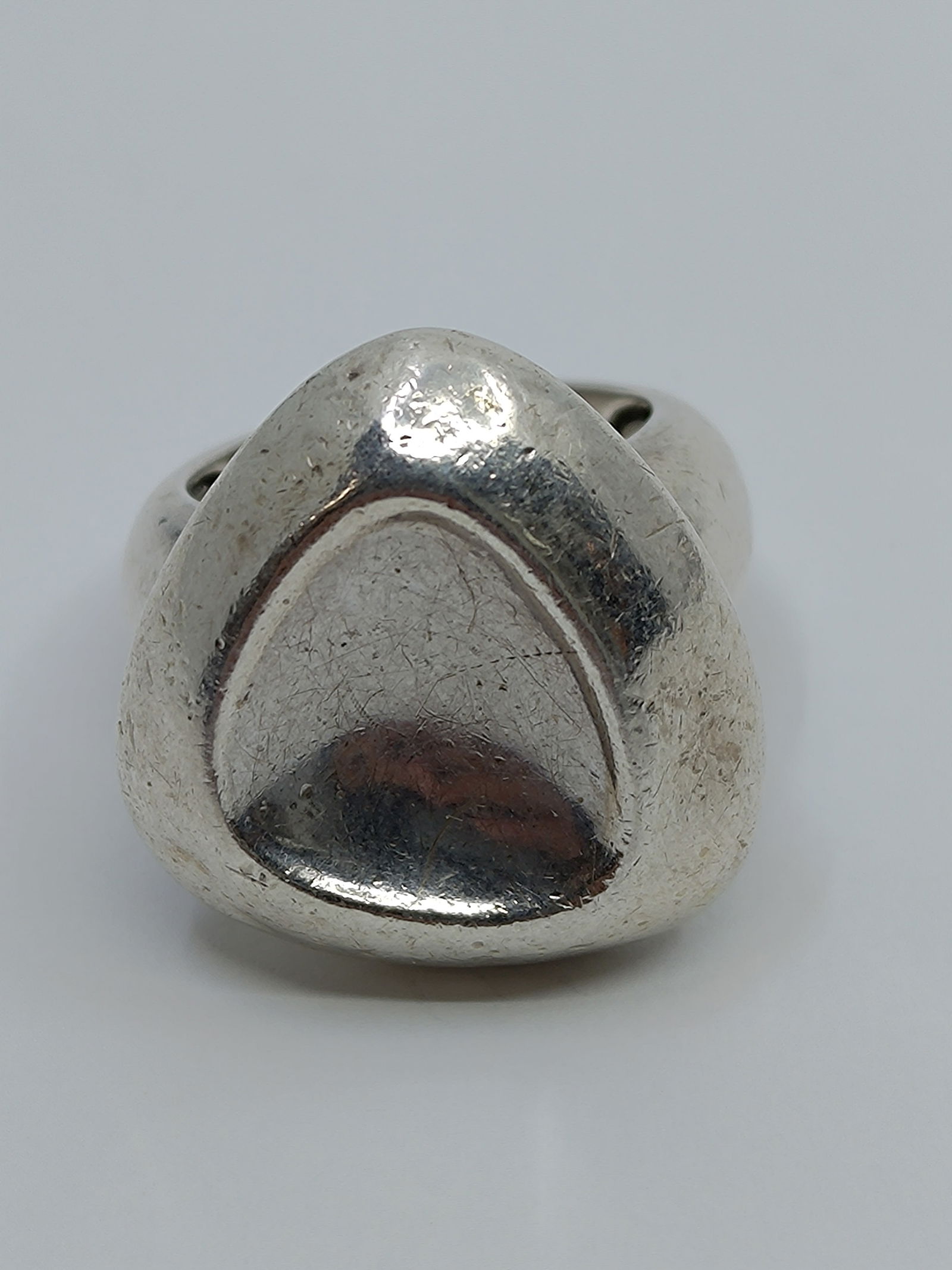 Roberto Coin, capris plus Sterling Silver Modernist Ring: Sterling Silver Ring, signed inside RC Capris Plus 925 Size : 6 1/2 Weight: 11,4 g