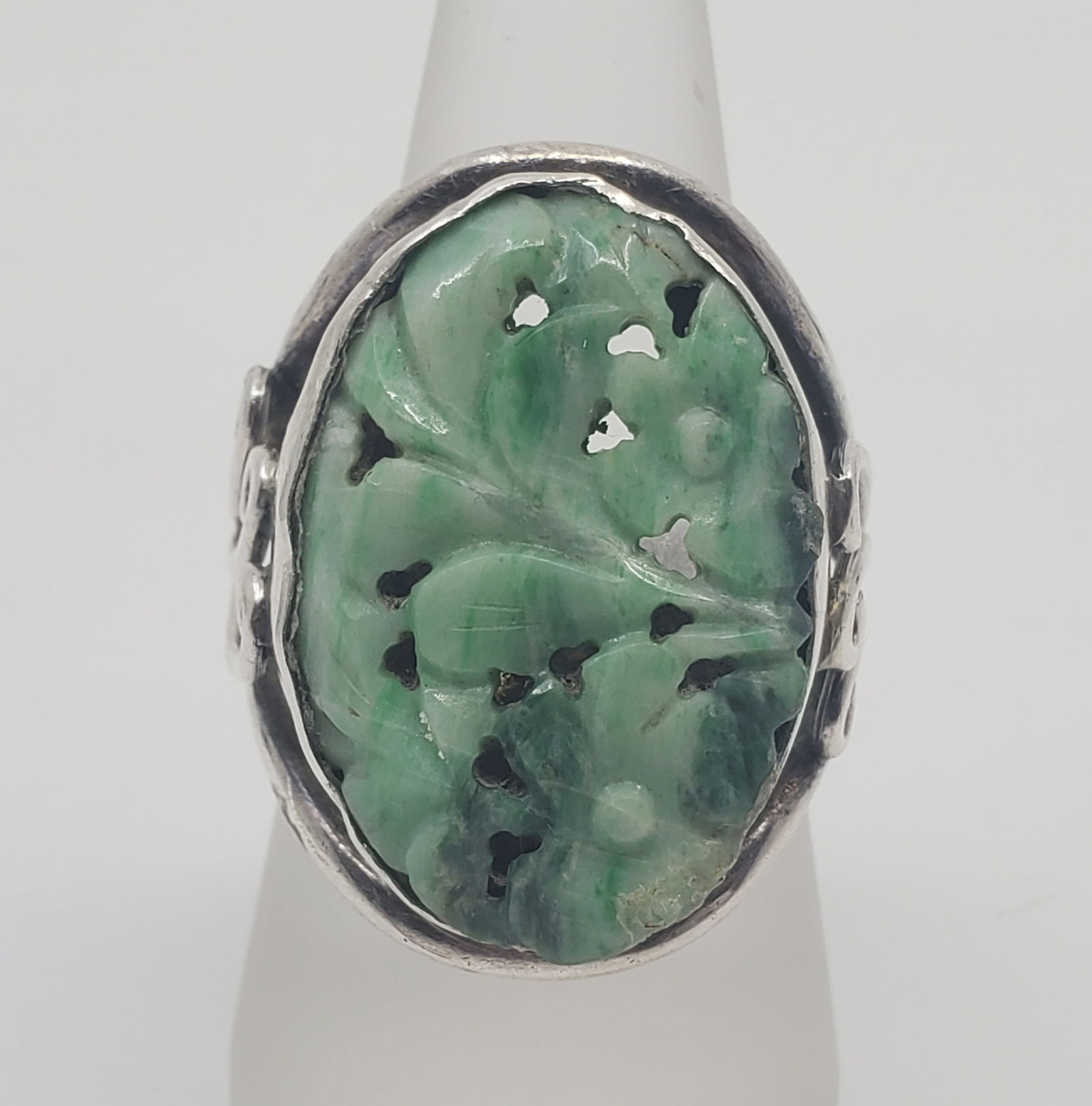 Vintage Sterling Silver Sculpted Jade Ring (1 of 8)