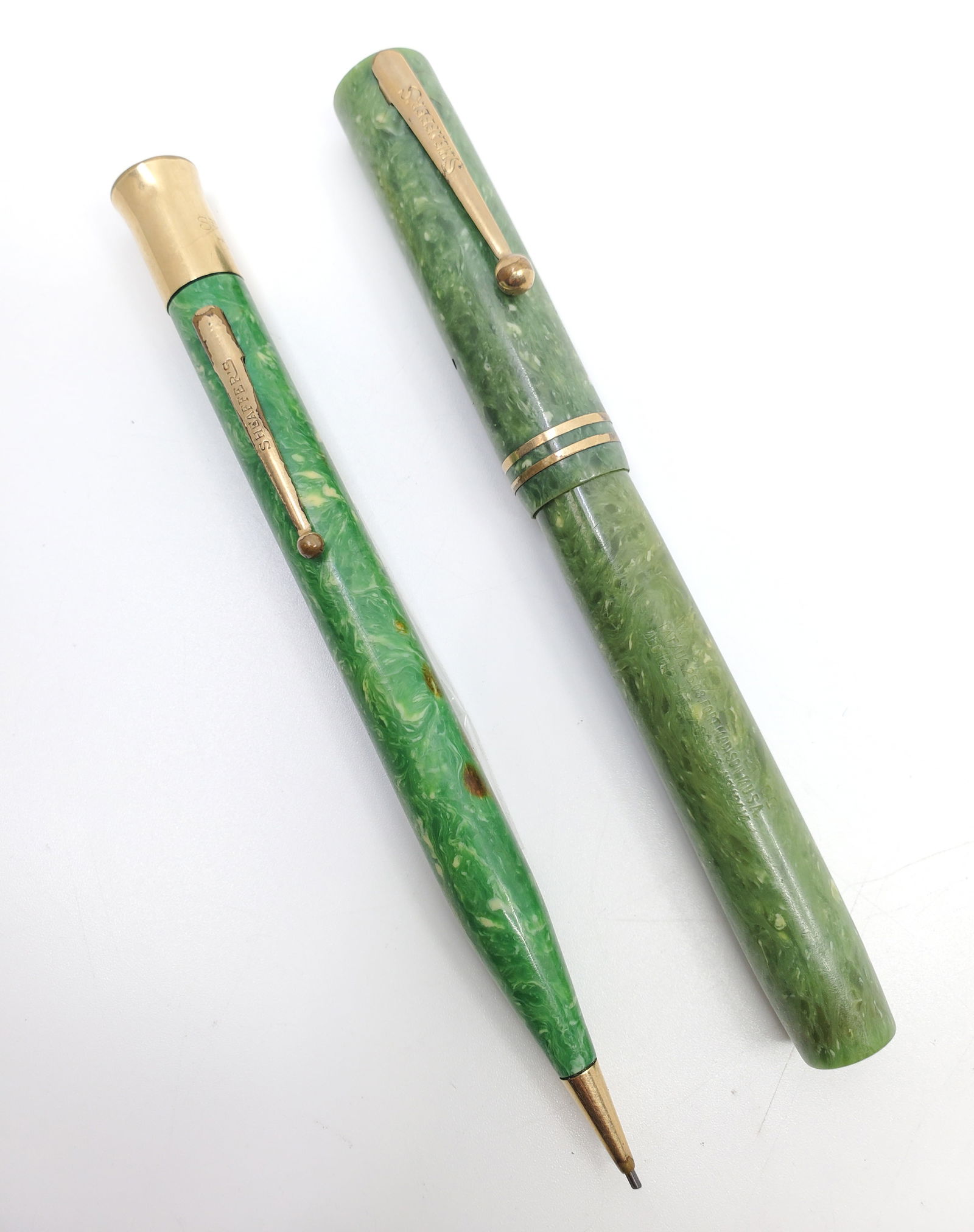 Vintage Sheaffer Lifetime Model Large Green Marble Fountain and Mechanical Pencil (1 of 10)