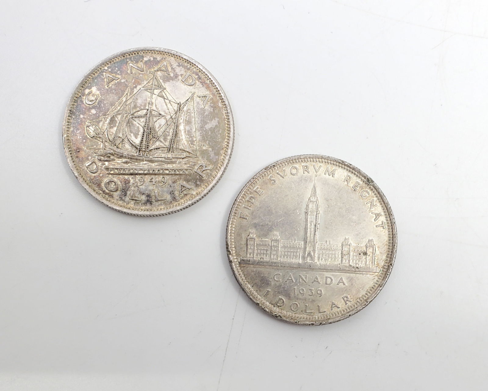 Set of 2 Canadian Silver Dollar 1939, 1949 (1 of 2)