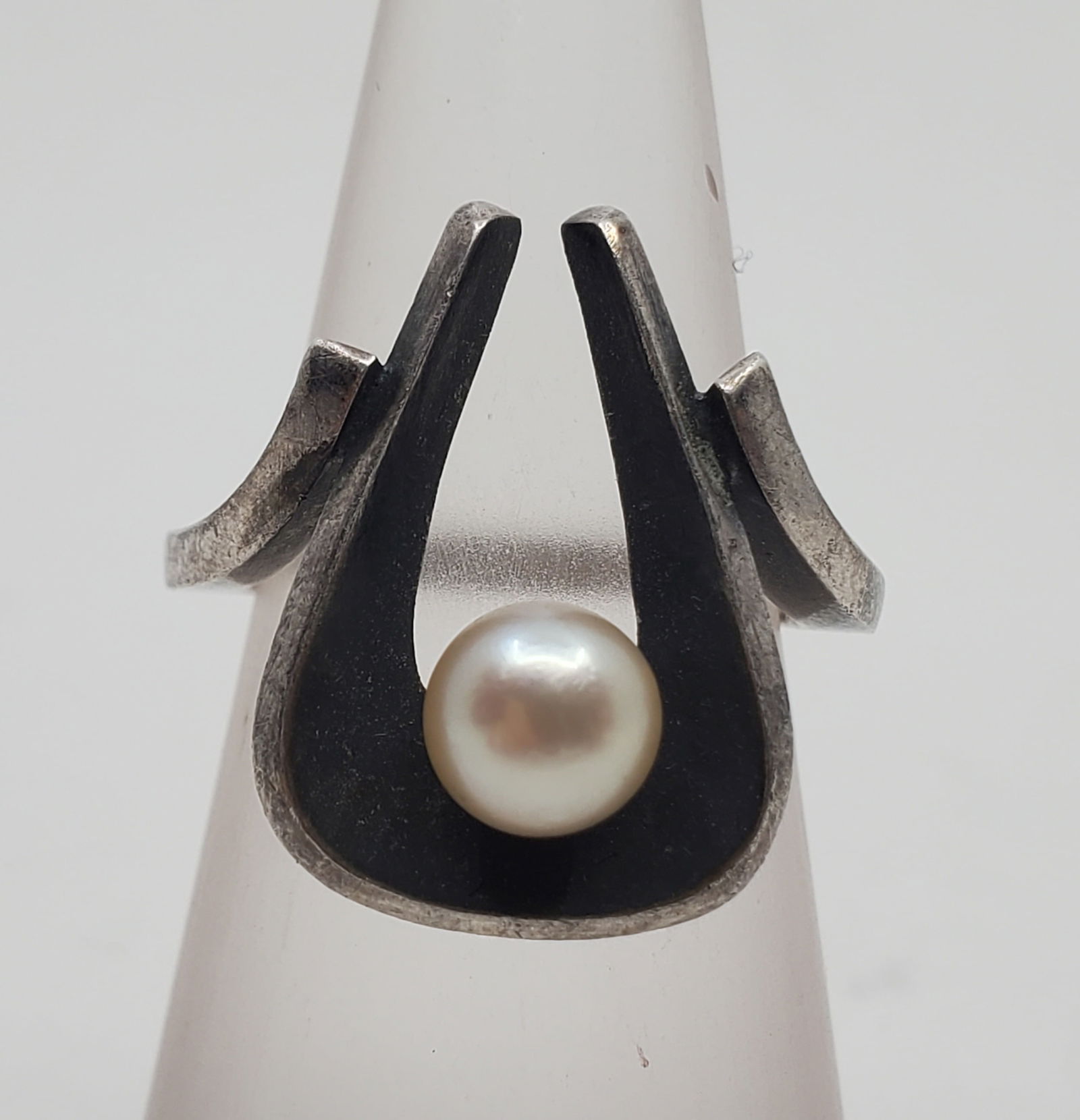 Modernist Sterling Silver Pearl Ring Signed R.G (1 of 7)