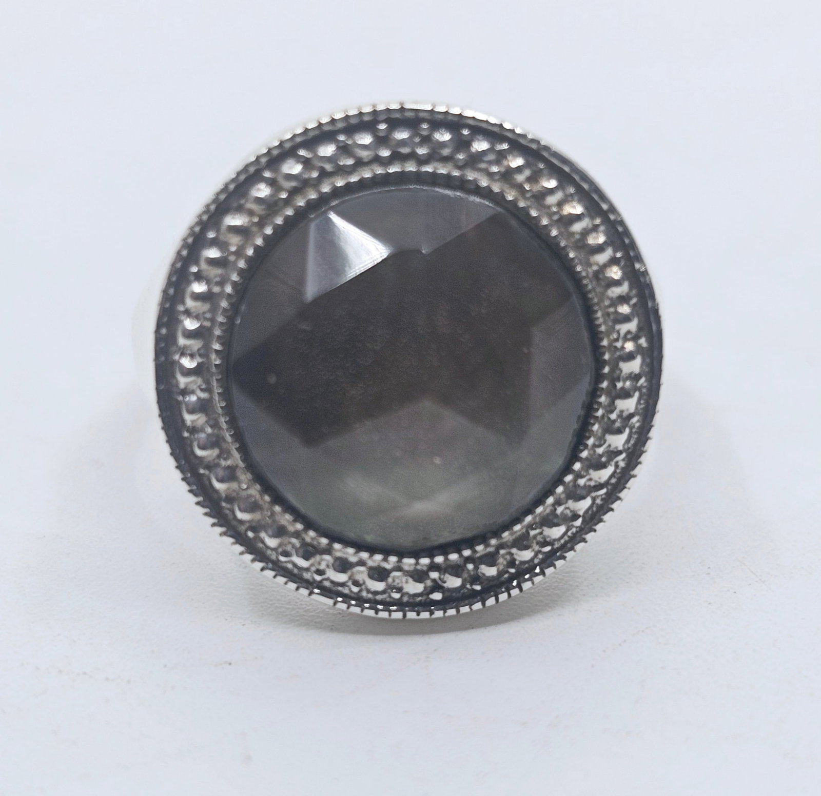 Sterling Silver Ring: Sterling Silver Ring, set with Stones, Marked inside 925 Weight 4.70g Size: 7 1/2