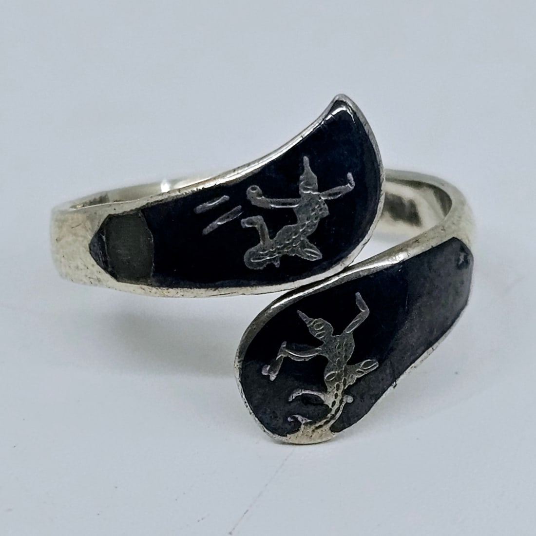 Vintage Siam, Sterling Silver Ring: Sterling Silver Ring, signed inside Siam Sterling Weight 2.78g Size 7 (Adjustable)
