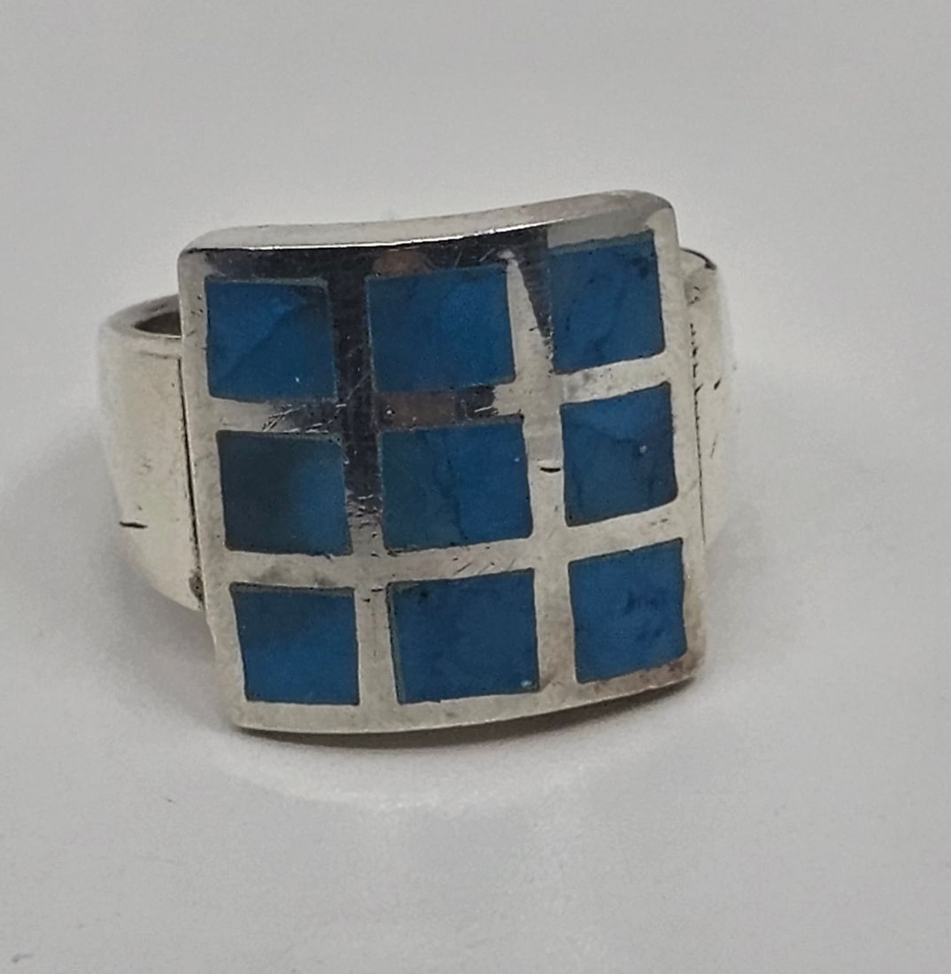 Vintage Sterling Silver Turquoise Inlaid Ring: Sterling Silver Ring, set with Turquoise Inlay Weight 10,98 g Size 9