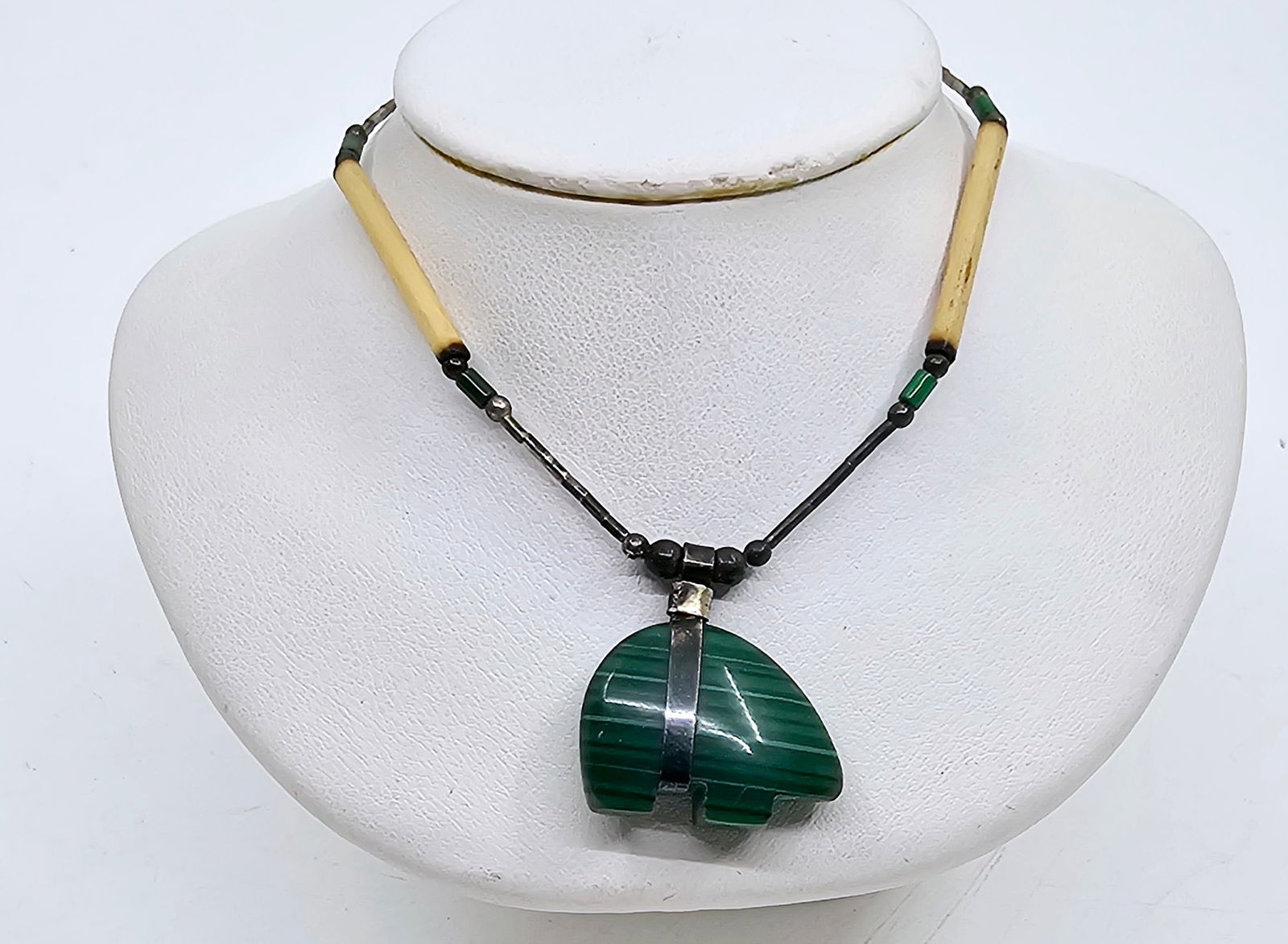 Vintage Navajo Sterling Silver Sculpted Malachite Bear Necklace: Sterling silver Necklace set with a Sculpted Malachite Bear Weight 5.77g 18"
