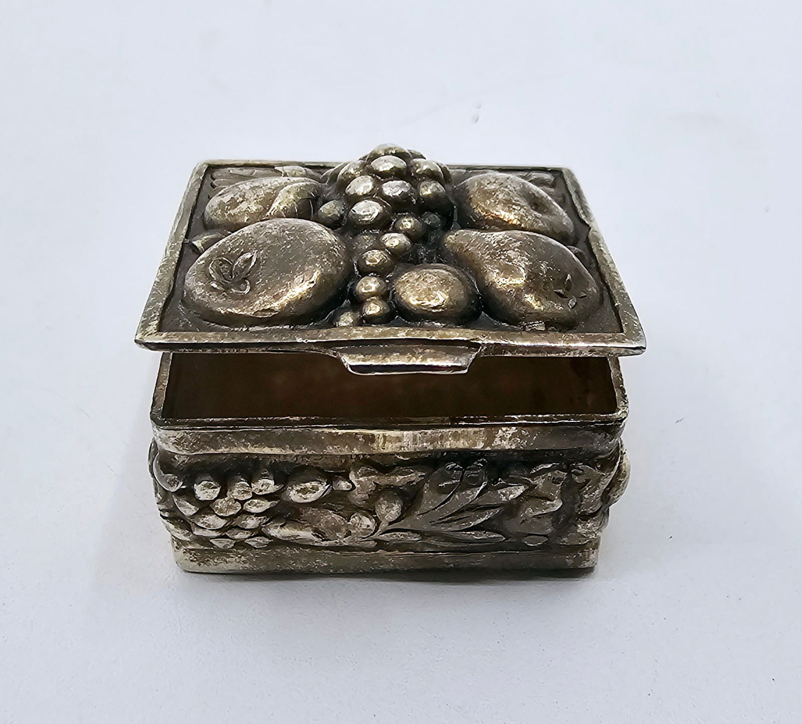 Small Sterling sillver, Pill Box: Small Sterling sillver, Pill Box 15.98g 1" X 0.25"