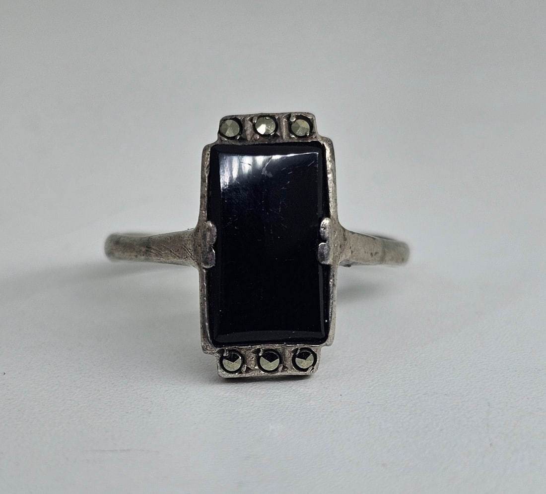 Antique Sterling Silver Onyx and Marcasites Ring: Sterling Silver Ring, set with Onyx and Marcasites 2.37g Size 5