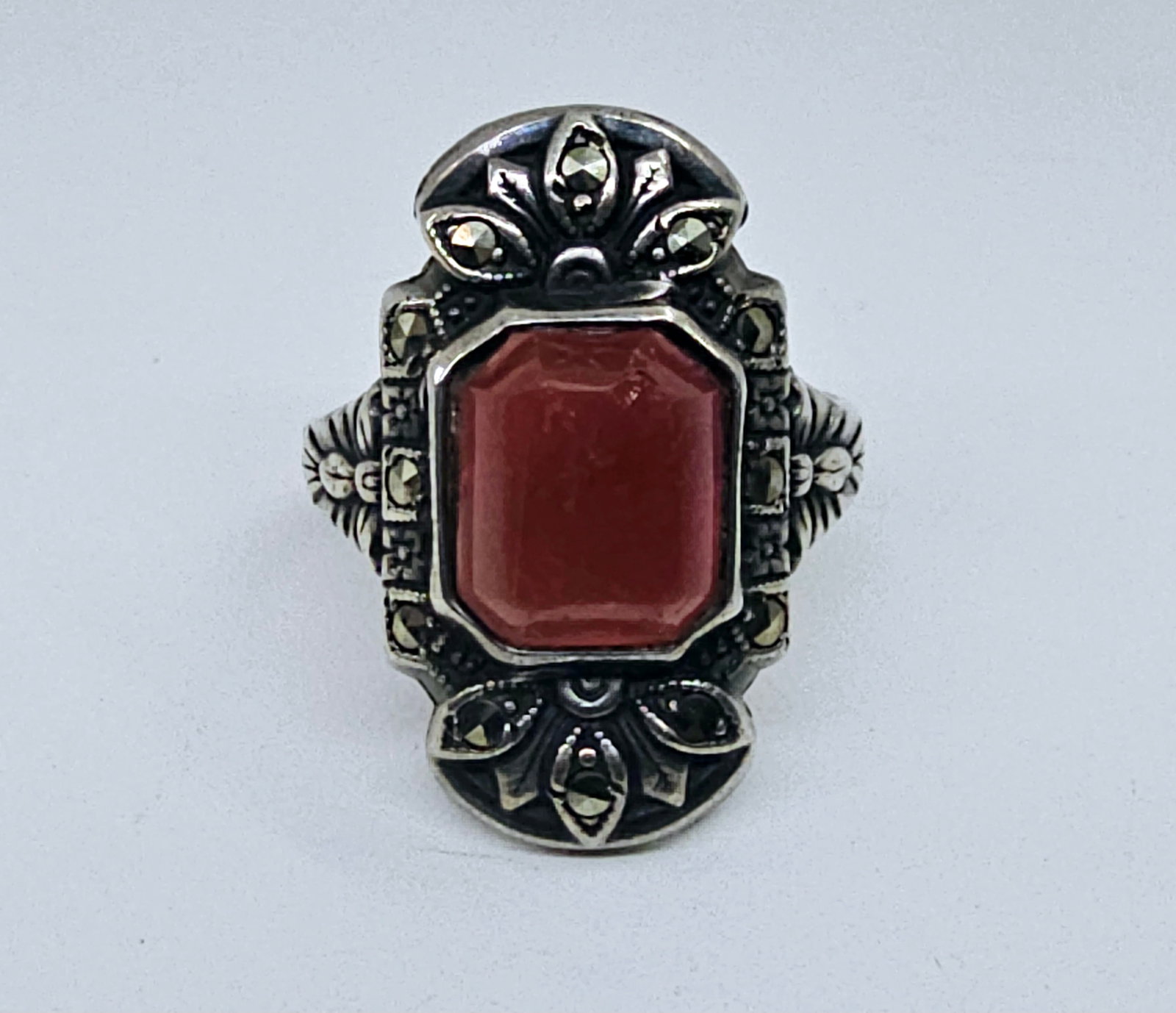 Antique Victorian carnelian and Marcassite Sterling Silver Ring: Antique Victorian carnelian and Marcassite Sterling Silver Ring 3.72g Size 5 1\2