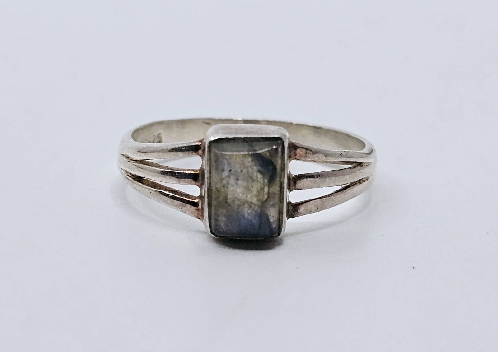 Vintage Sterling Silver Labradorite Ring (1 of 6)