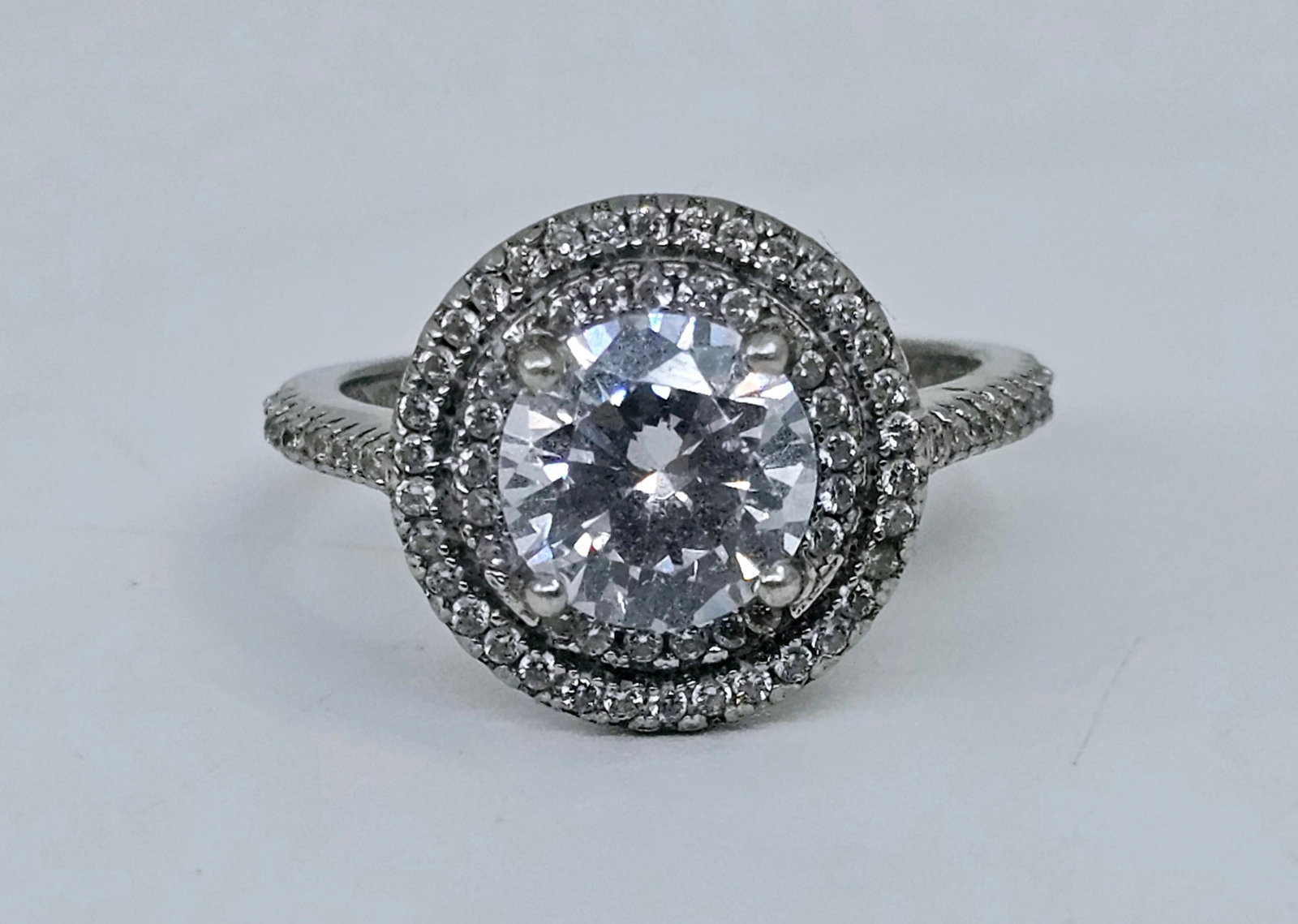 Sterling Silver Fancy Ring: Sterling Silver Ring, set with clear stones Weight 3.87g Size 7