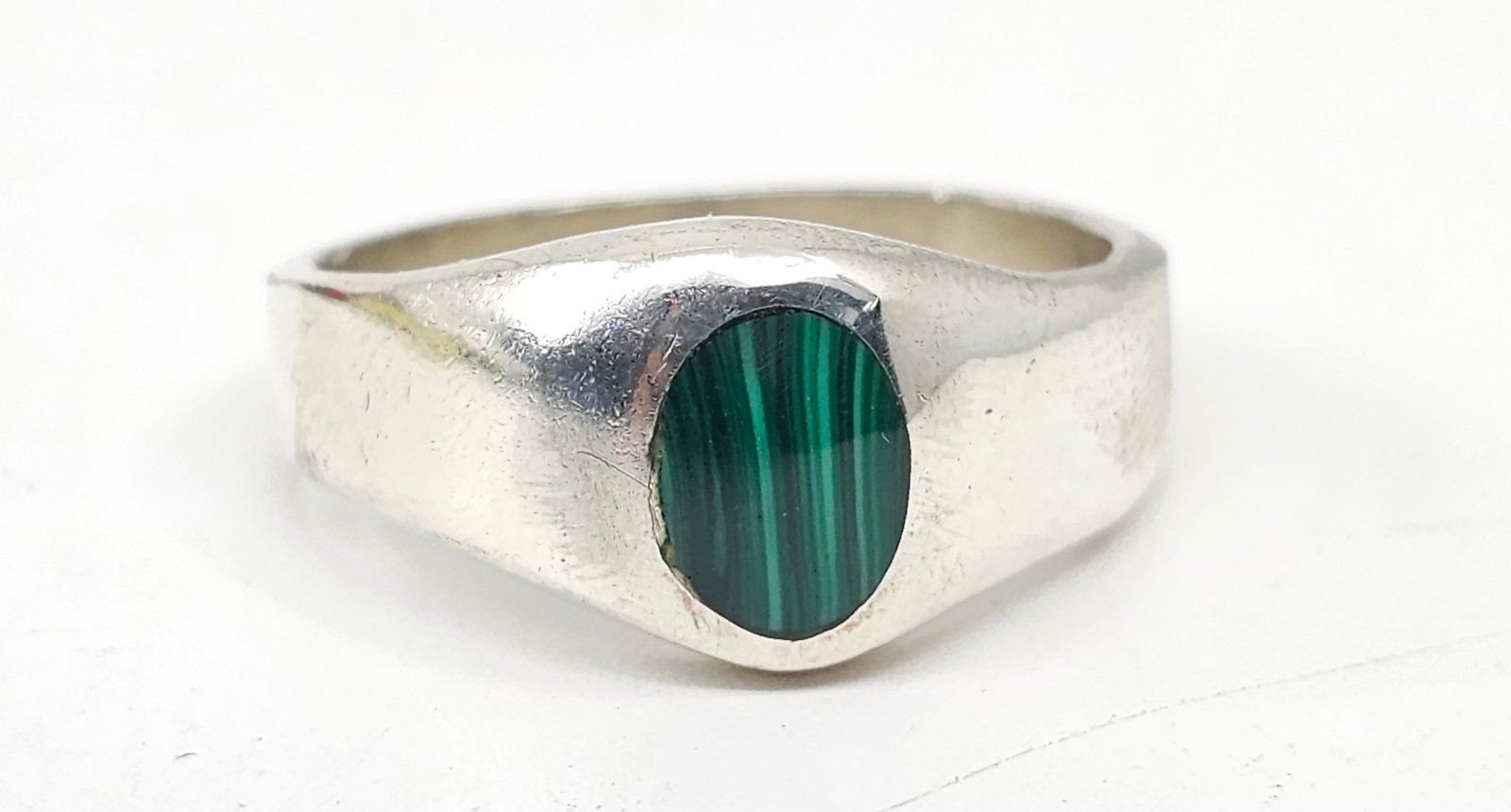 Sterling Silver Malachite Ring: Sterling Silver Malachite Ring Weight 5.65g Size 9