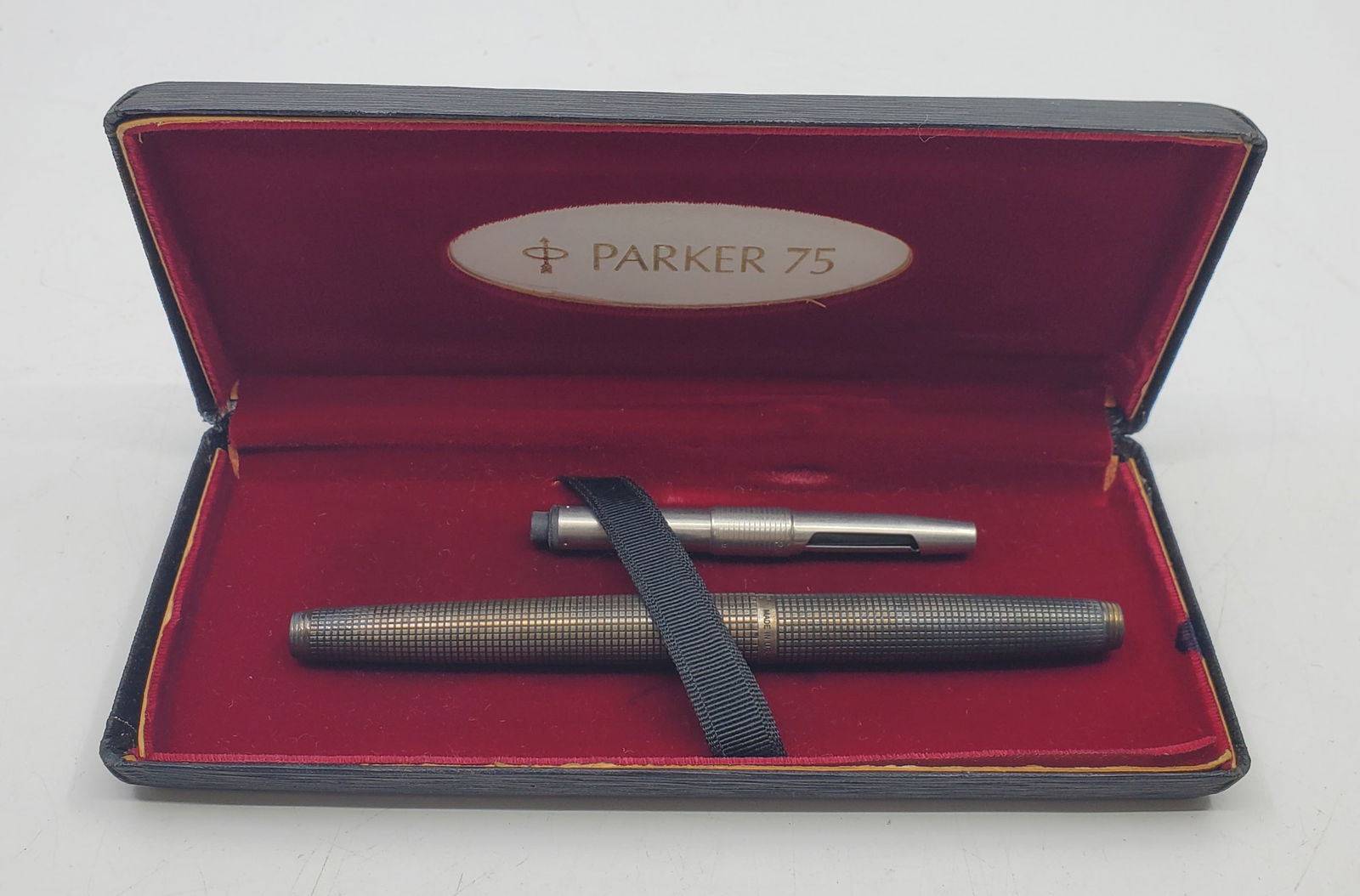 Parker 75 Sterling Silver Fountain Pen with 14K Gold Nib, with original box (1 of 15)