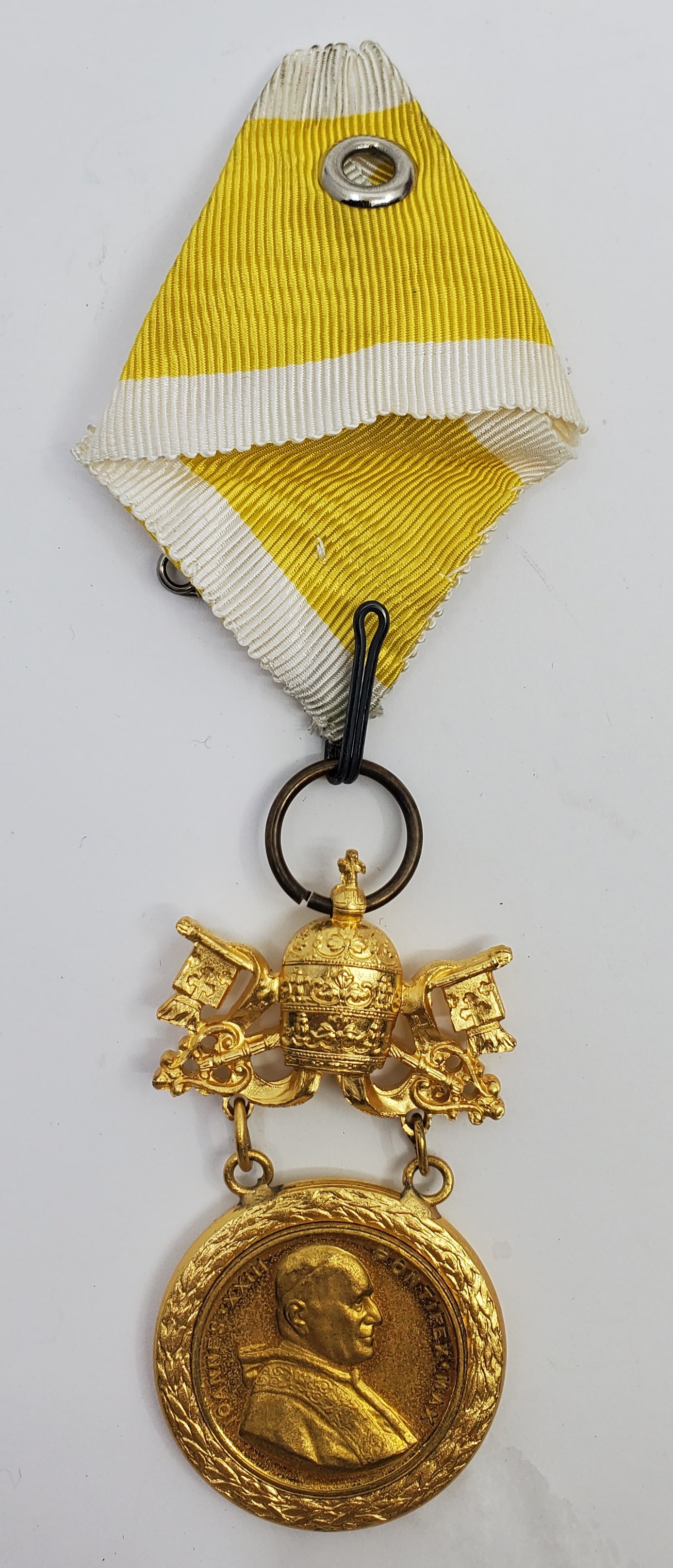 Pope Johm XXIII BENE MERENTI Gilt Medal with Papal Arms and Ribbon: 36.19 grams, 31 mmin diameter,66 mm from suspension loop to bottom.