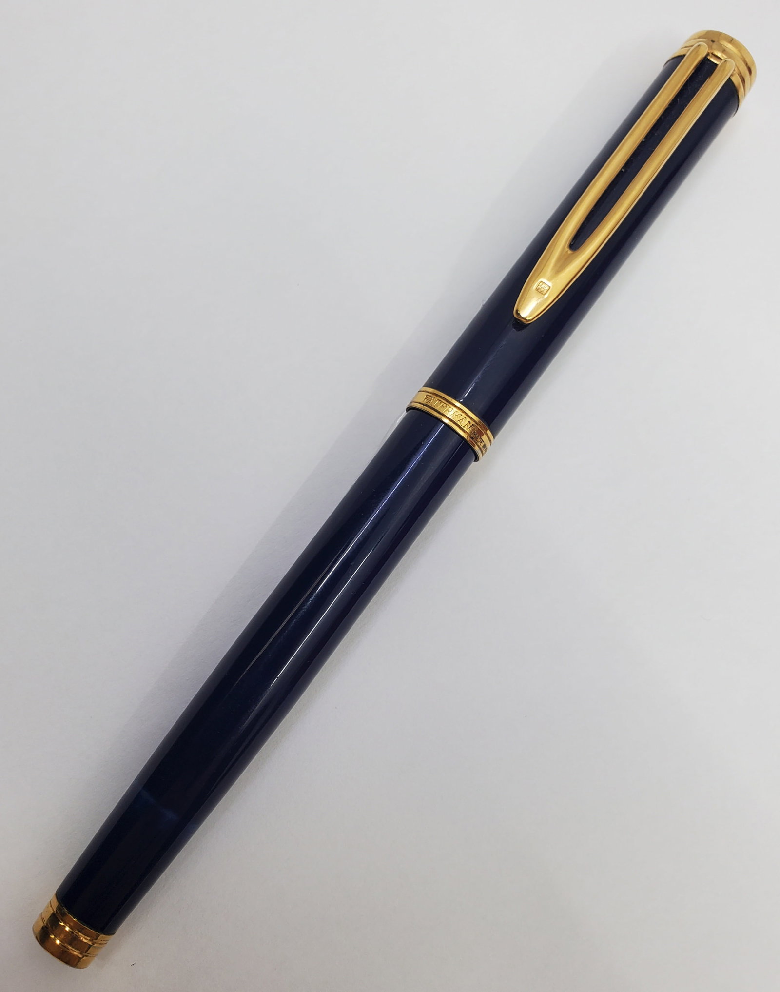 Waterman's Gold Plated Blue Fountain Pen with 18KT Gold Nib: Rare Waterman's Fountain pen, made in france, blue colour 18KT Gold Nib, 5 1/2"