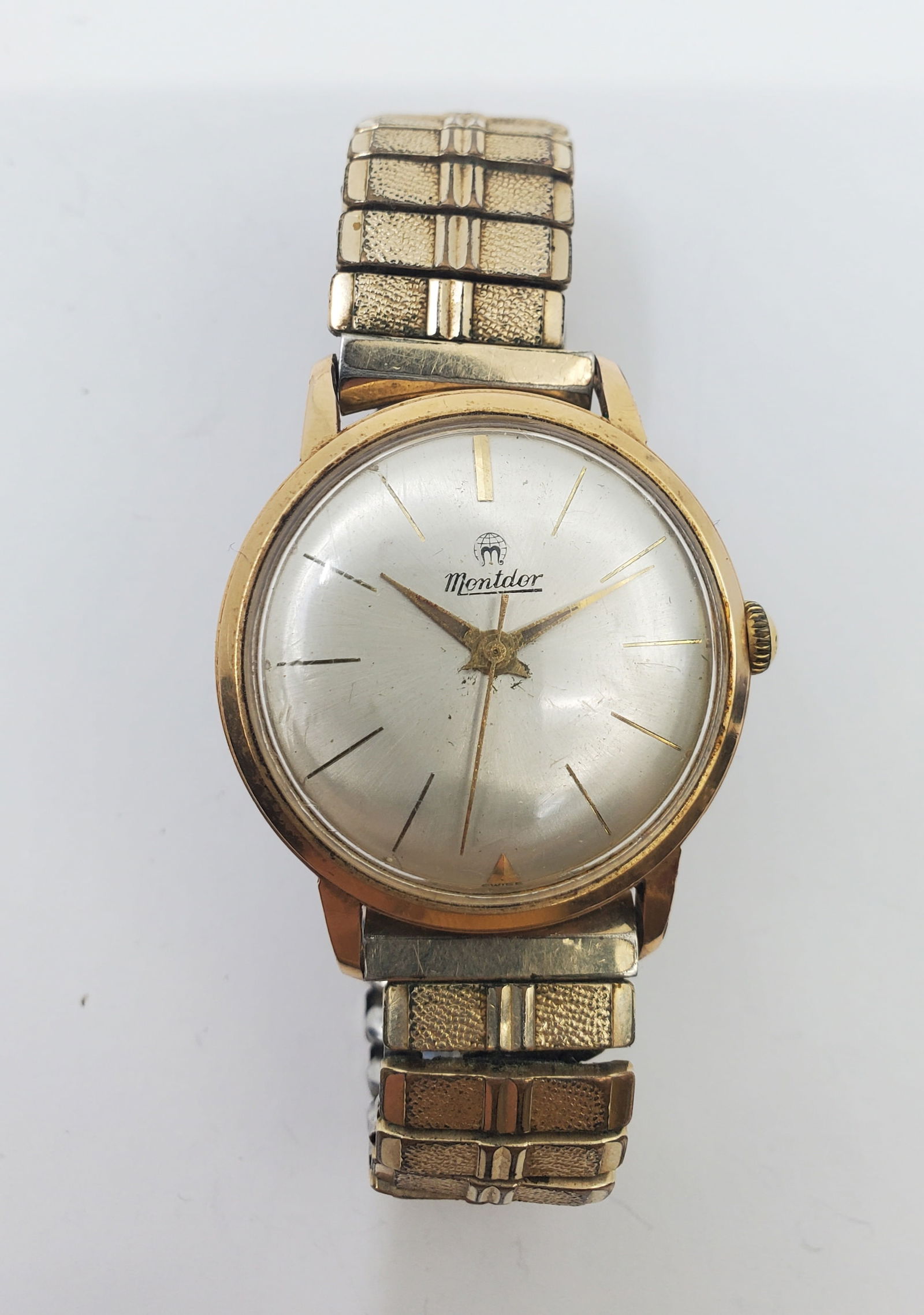 Montdor, Mechanical Hand Winding mid size Men's Watch: Vintage Montdor, Mechanical hand winding Men's Watch, 35 mm In working order, although we cannot guarantee it for accuracy.