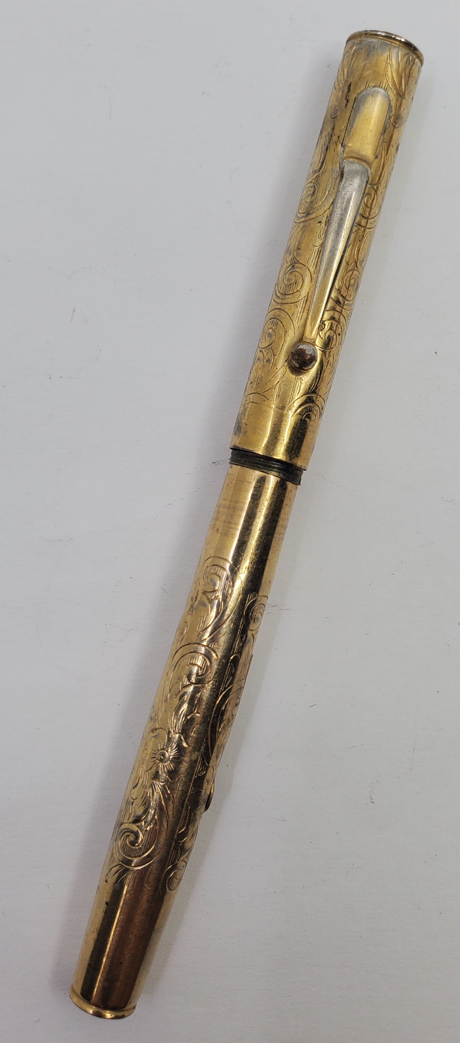 Antique Hand Chased Gold Plated Fountain Pen 14K Gold Nib: 8 x 120 mm 3/8 x 43/4".
