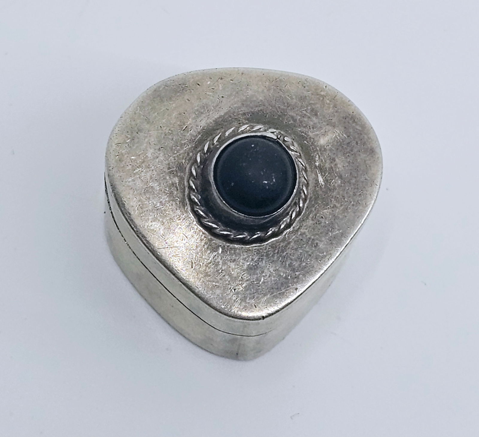 Sterling Silver Pill Box: Small Box Sterling SIlver Weight 16.79g Stone Onix 1" x 1"