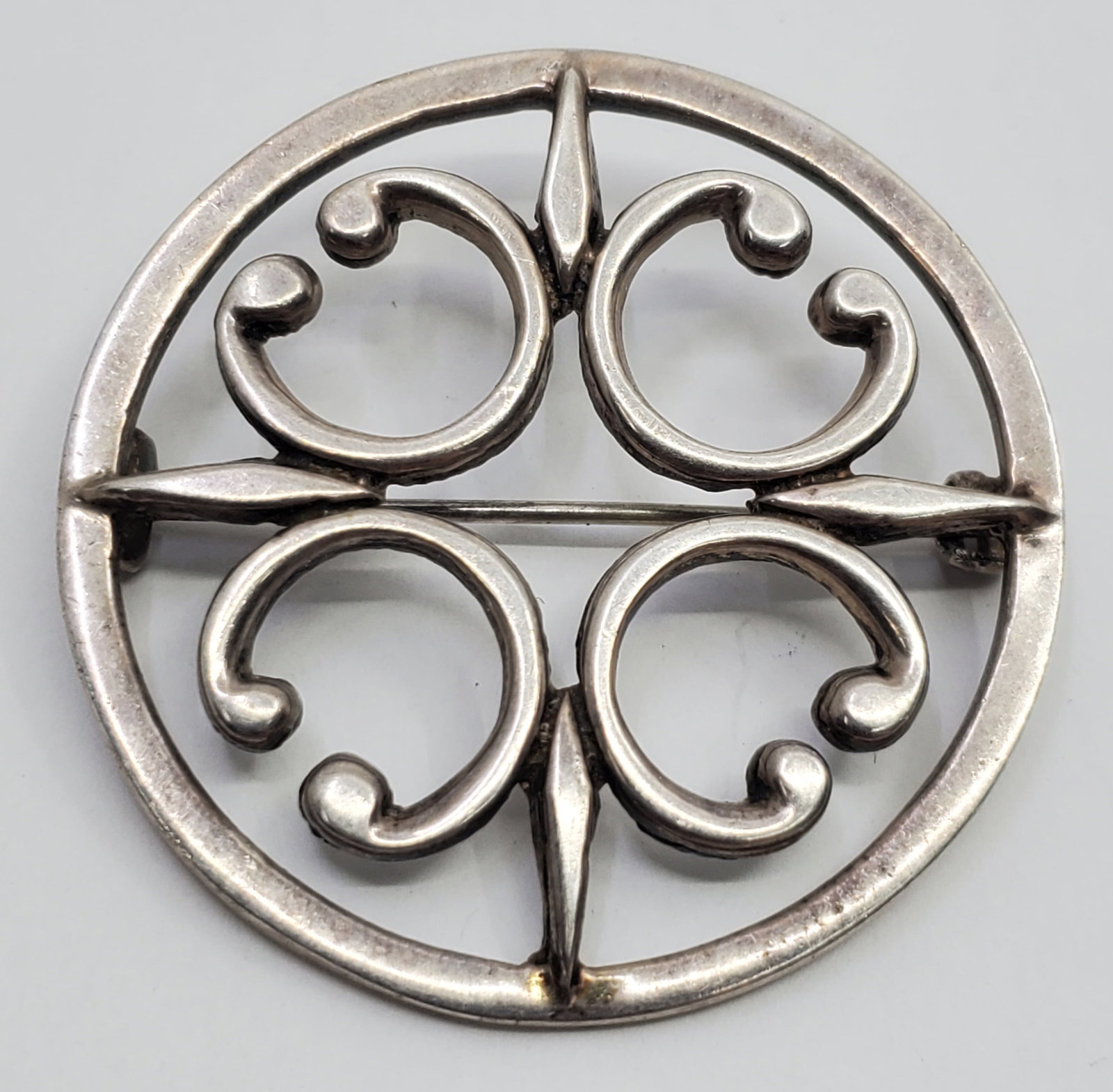 Ola M Gorie, Scottish Modernist Sterling Silver Brooch (1976) (1 of 4)
