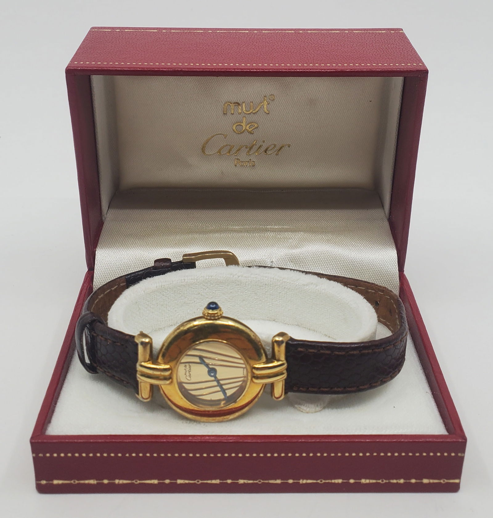 Ladies Must de CARTIER Vermeil Quartz Wristwatch in Box: 20 Micron Gold Plating on Sterling Silver 23 mm in diameter Seems to be in very good condition but not verified. Needs a new battery.