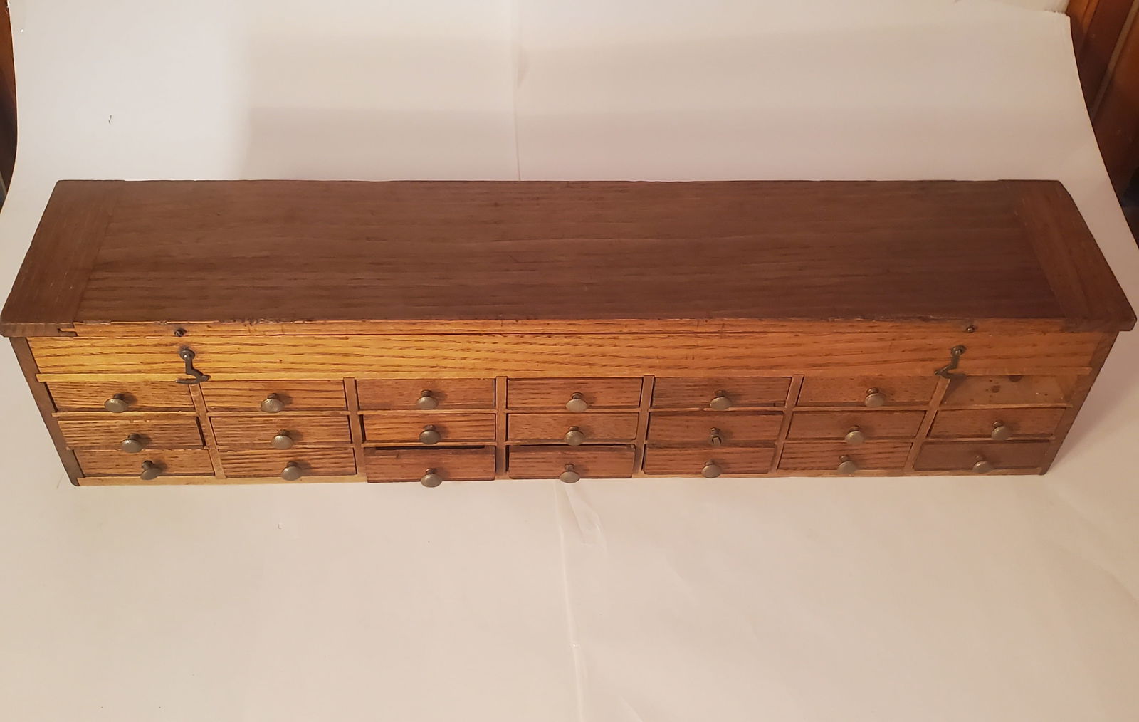 21 drawers tool box (1 of 3)