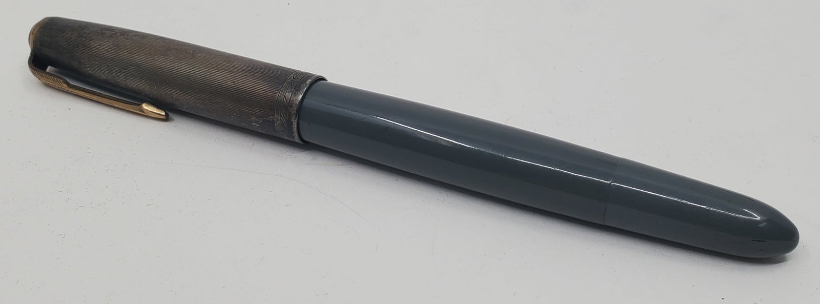 Vintage PARKER Foultain Pen with Sterling Silver Cap: 5 1/2" in length. Cap stampes Sterling, Made in Canada.
