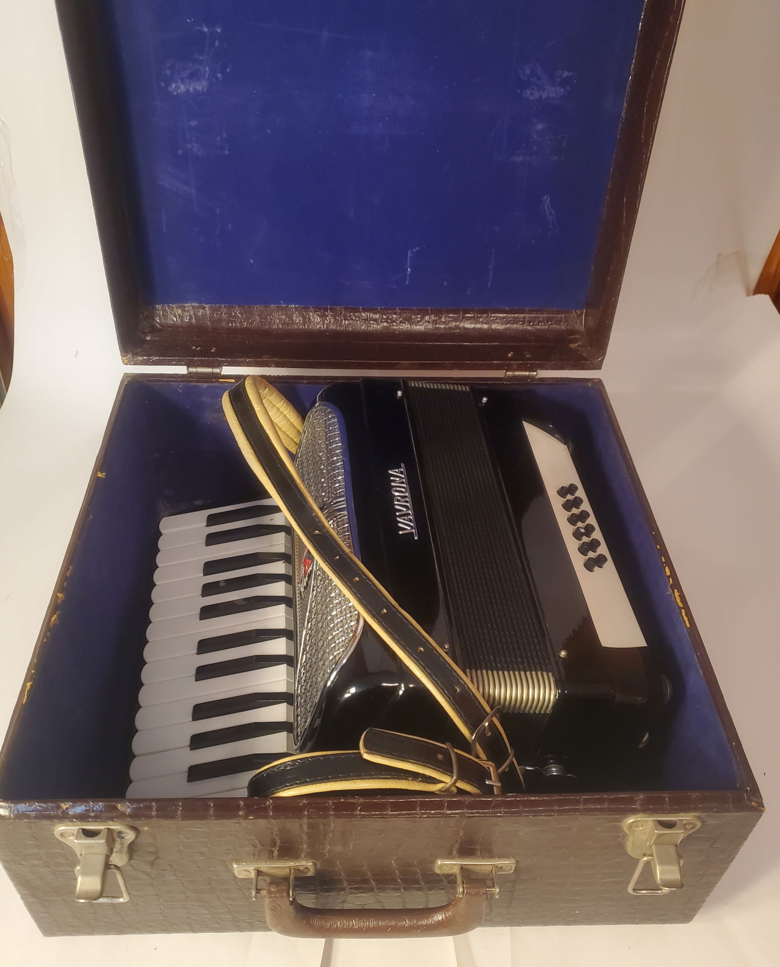 Vintage VAVRONA Accordian, Made in Italy, in Case (1 of 5)