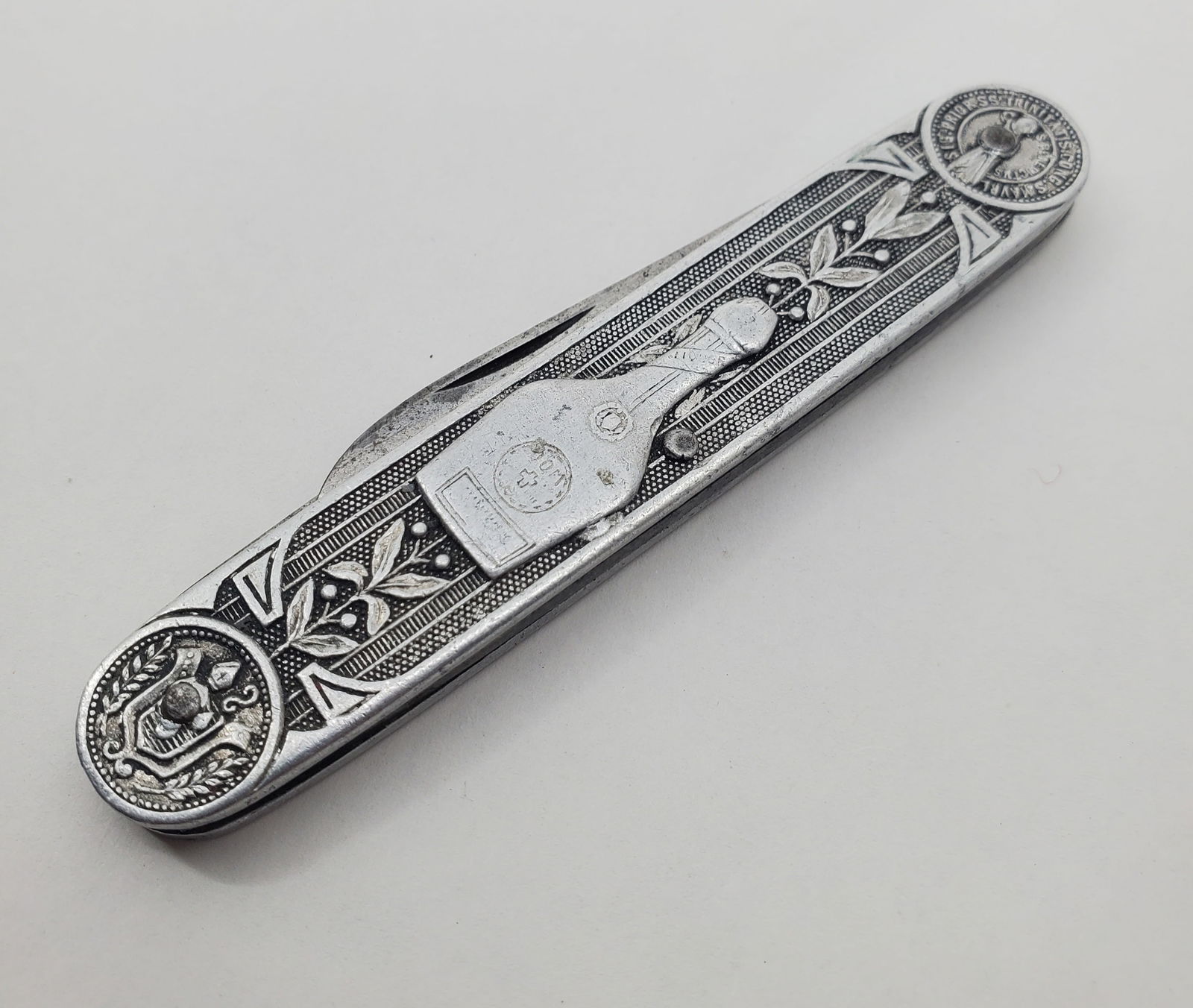 Antique BENEDICTINE LIQUOR Two Blade Pocket Knife (1 of 6)